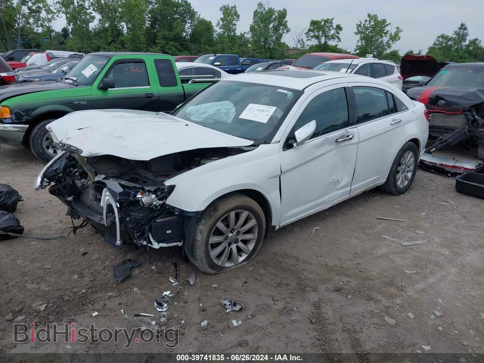 2013 CHRYSLER 200 - VIN: 1C3CCBCG0DN653045 - Фото 2