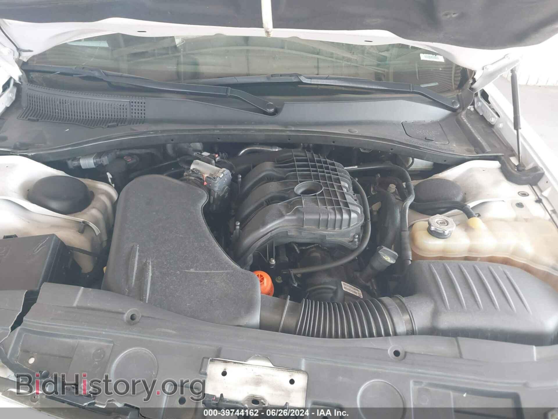 2019 CHRYSLER 300 - VIN: 2C3CCABG0KH537944 - Фото 10