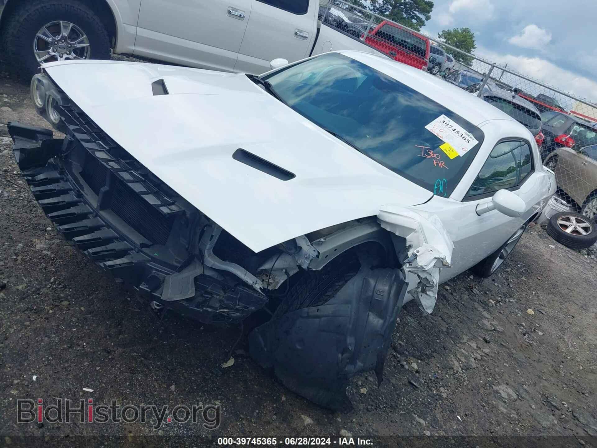 2015 DODGE CHALLENGER - VIN: 2C3CDZAT9FH744221 - Фото 2