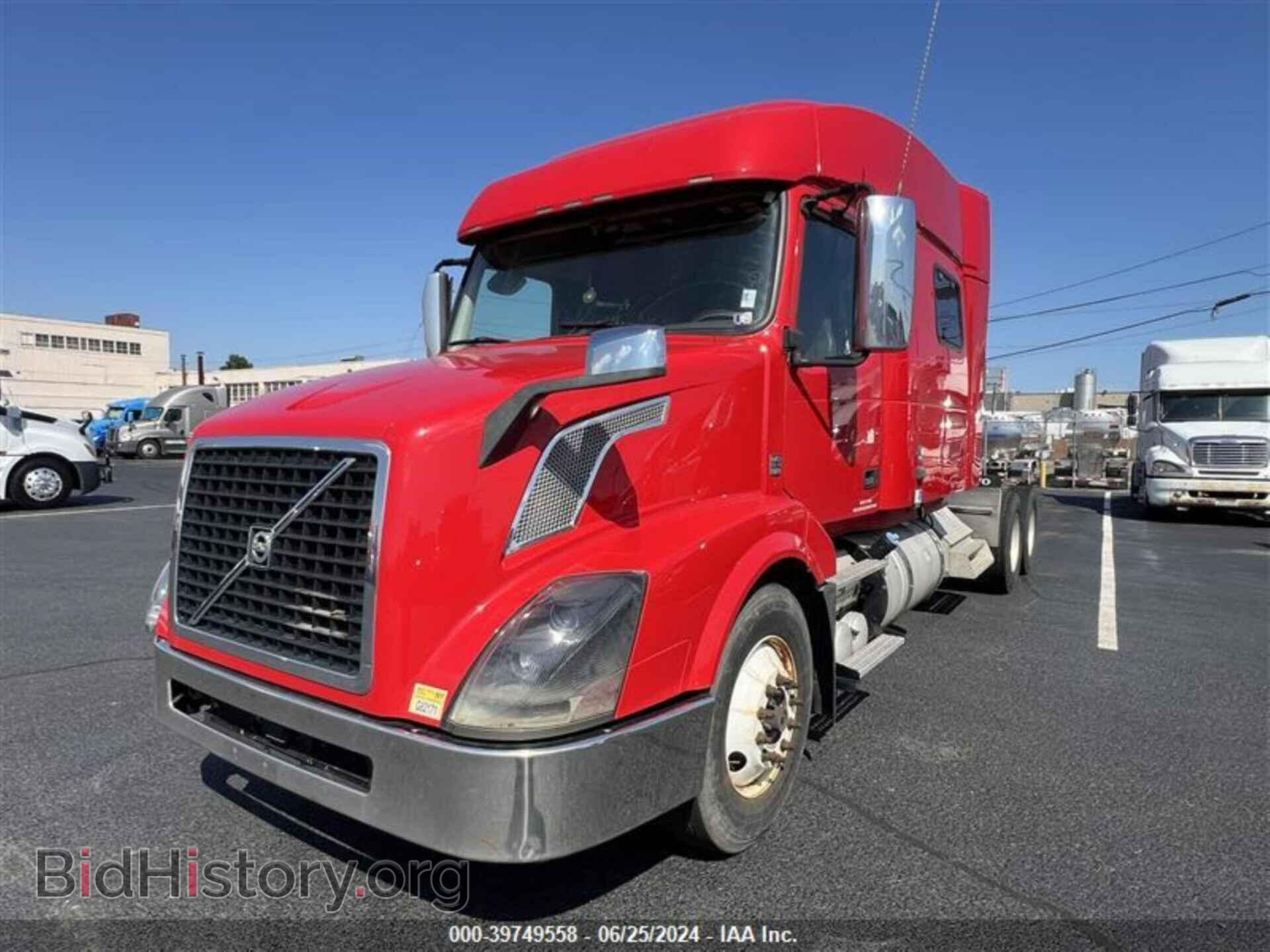 2018 VOLVO VNL - VIN: 4V4NC9EH2JN995759 - Фото 2