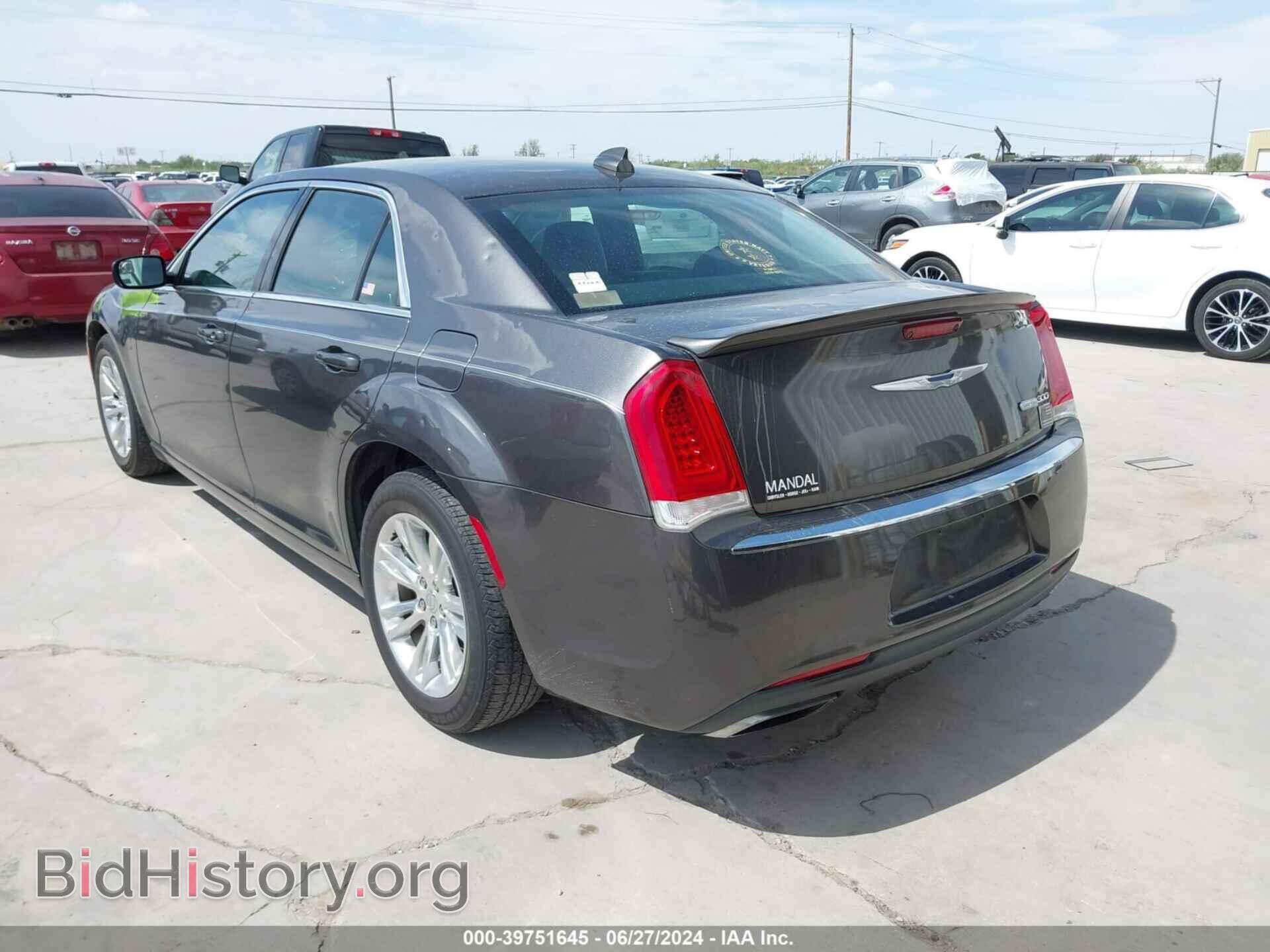 2017 CHRYSLER 300 - VIN: 2C3CCAAG7HH511853 - Фото 3
