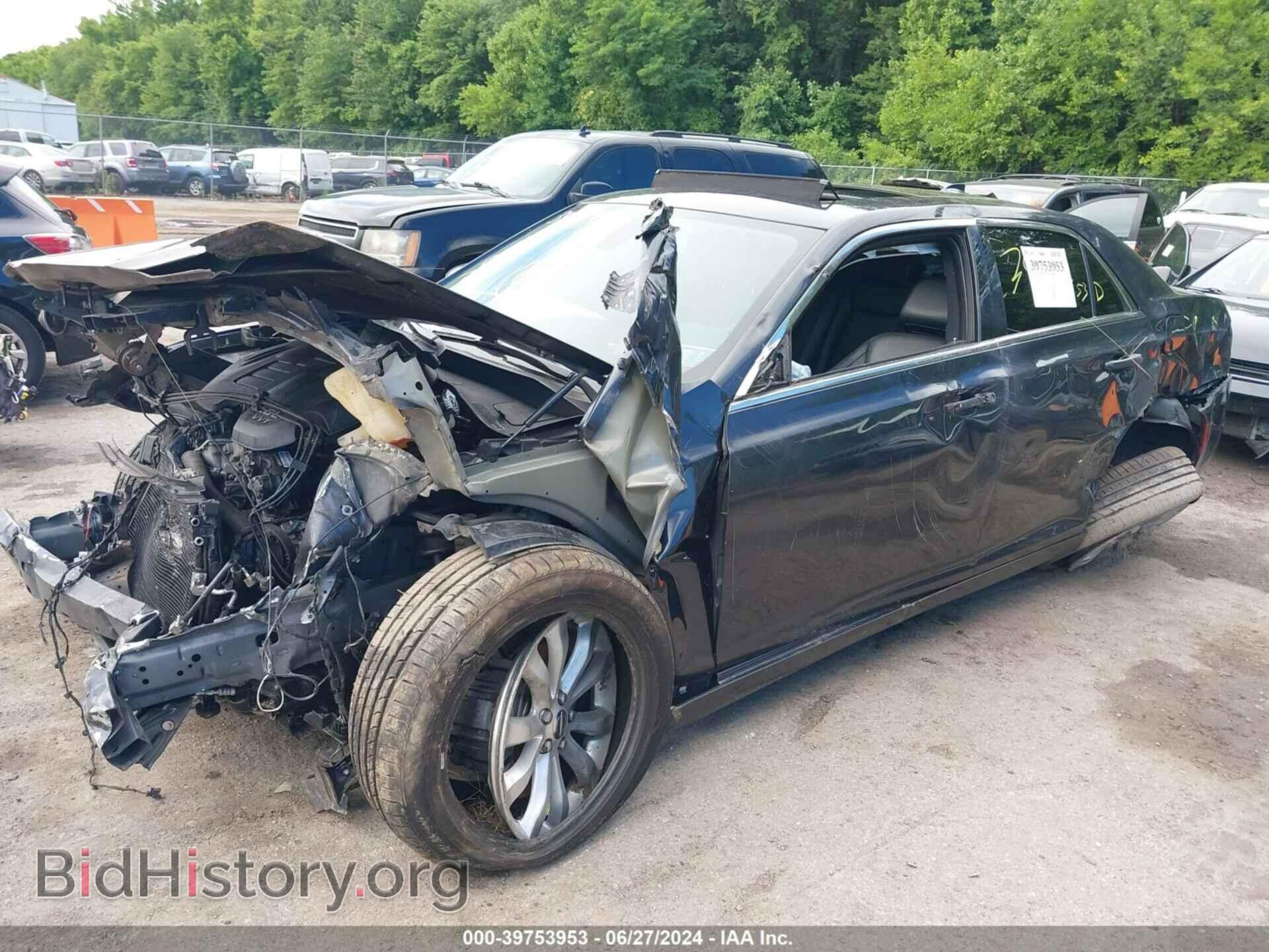 2016 CHRYSLER 300 - VIN: 2C3CCARG3GH136143 - Фото 2