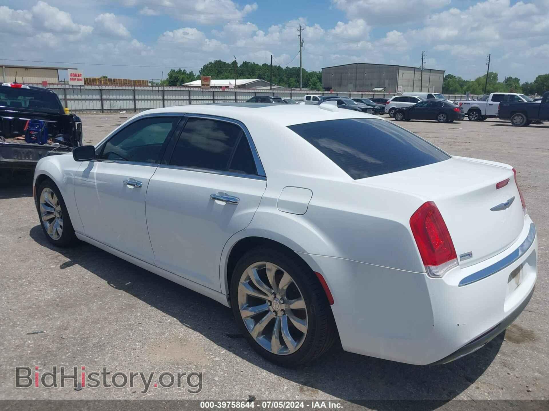 2019 CHRYSLER 300 - VIN: 2C3CCAEG8KH589821 - Фото 3