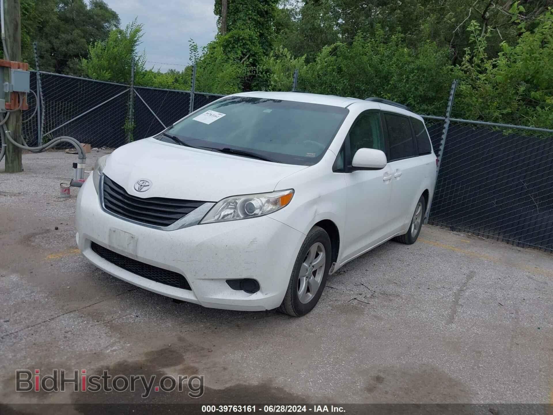 2011 TOYOTA SIENNA - VIN: 5TDKK3DC0BS065133 - Фото 2