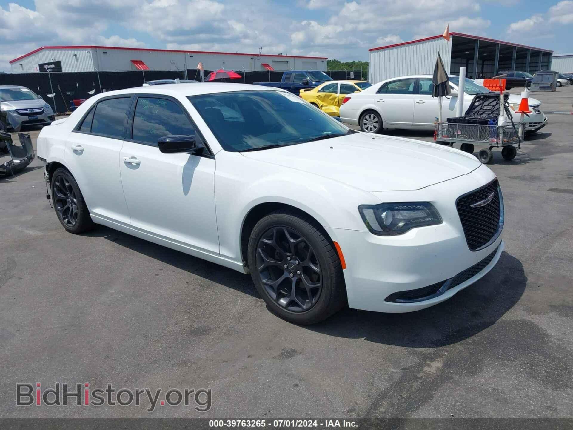 Фотография 2C3CCAAG3KH679366 - CHRYSLER 300 2019