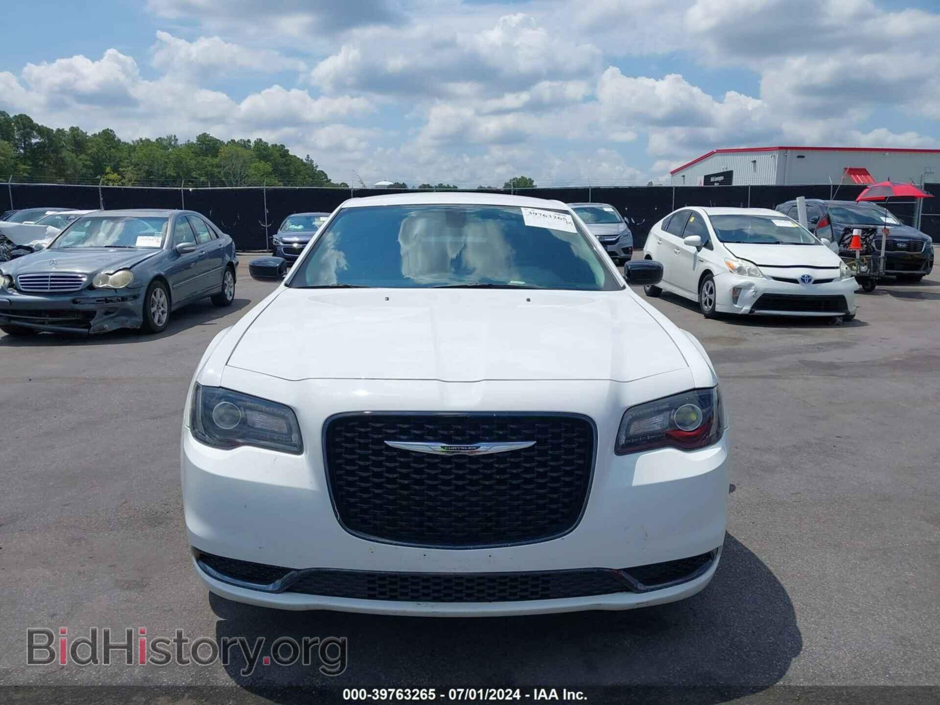 2019 CHRYSLER 300 - VIN: 2C3CCAAG3KH679366 - Фото 13