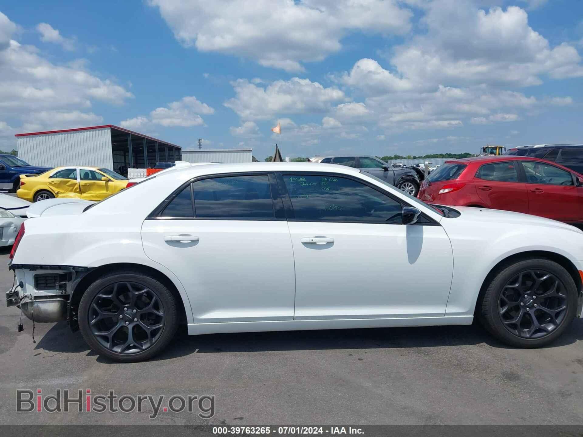 2019 CHRYSLER 300 - VIN: 2C3CCAAG3KH679366 - Фото 14
