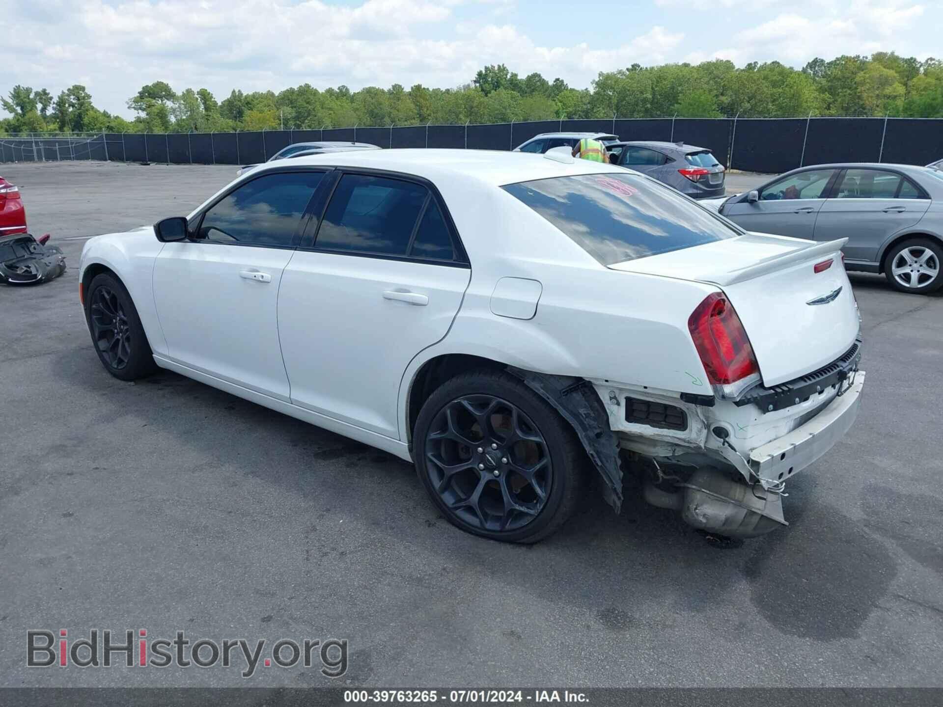 2019 CHRYSLER 300 - VIN: 2C3CCAAG3KH679366 - Фото 3