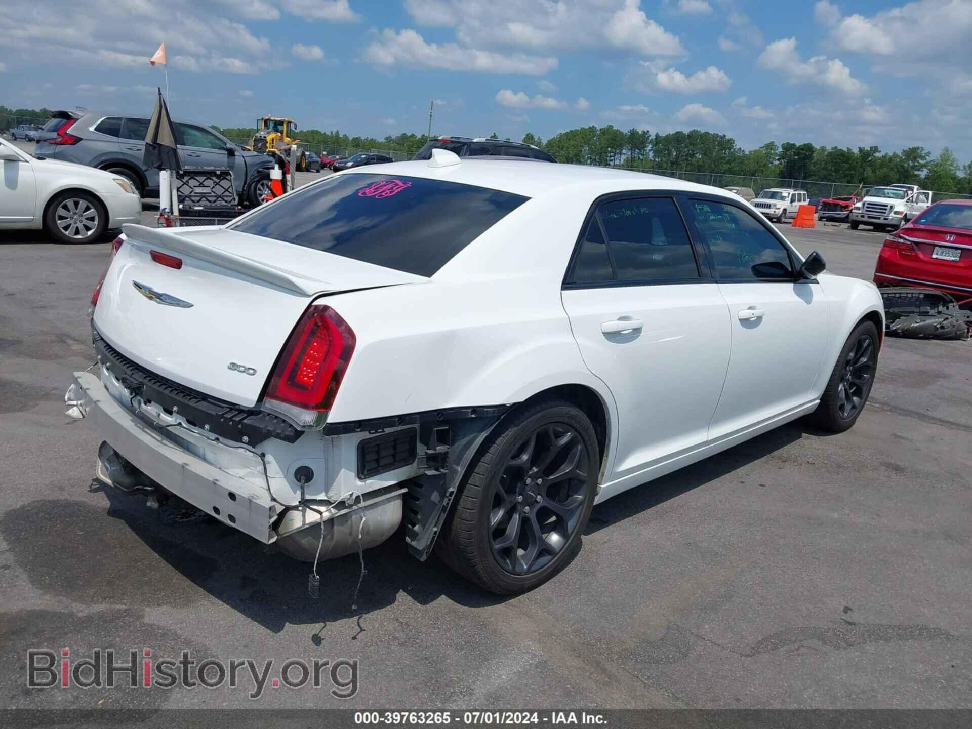 2019 CHRYSLER 300 - VIN: 2C3CCAAG3KH679366 - Фото 4