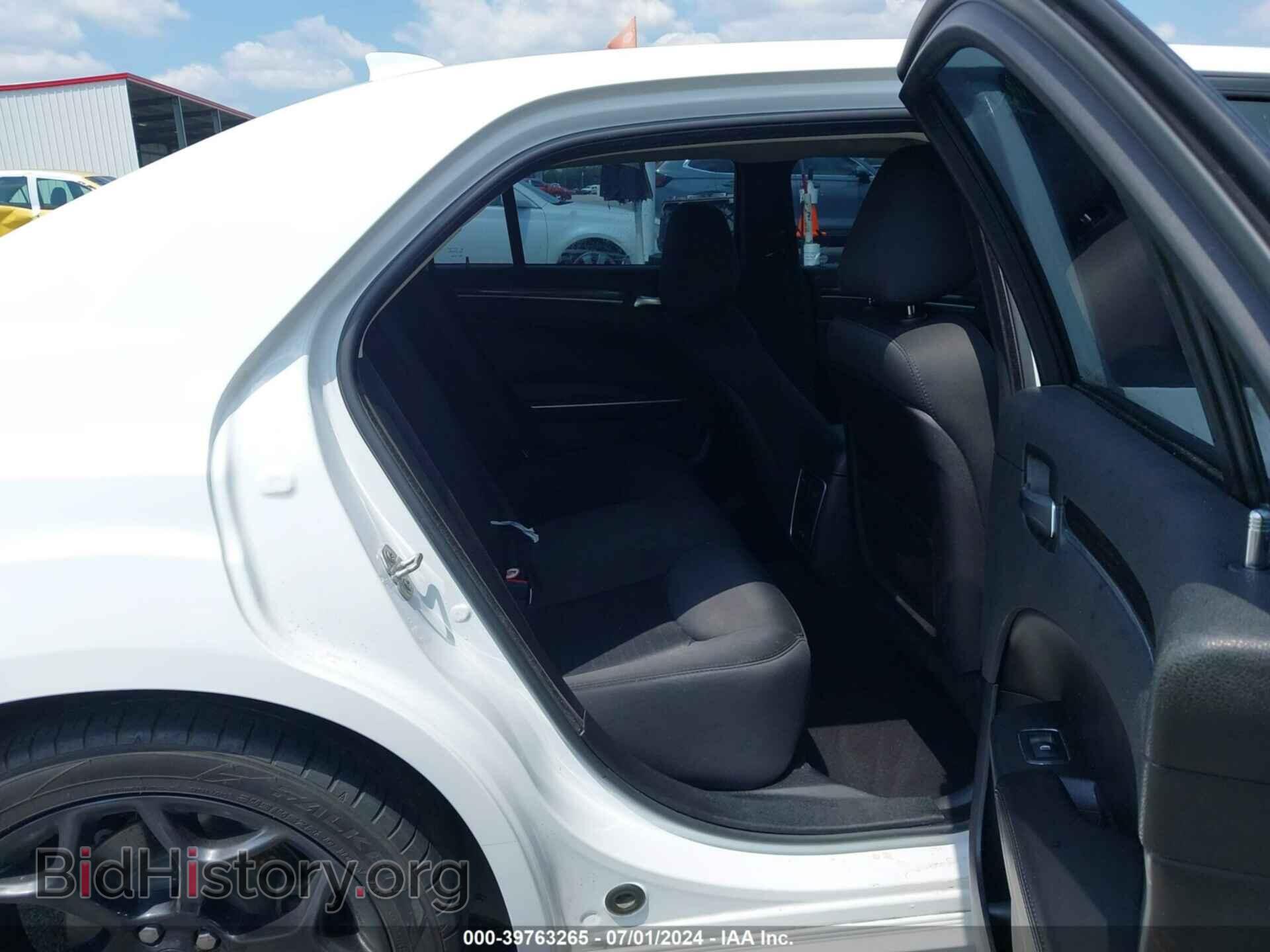 2019 CHRYSLER 300 - VIN: 2C3CCAAG3KH679366 - Фото 8