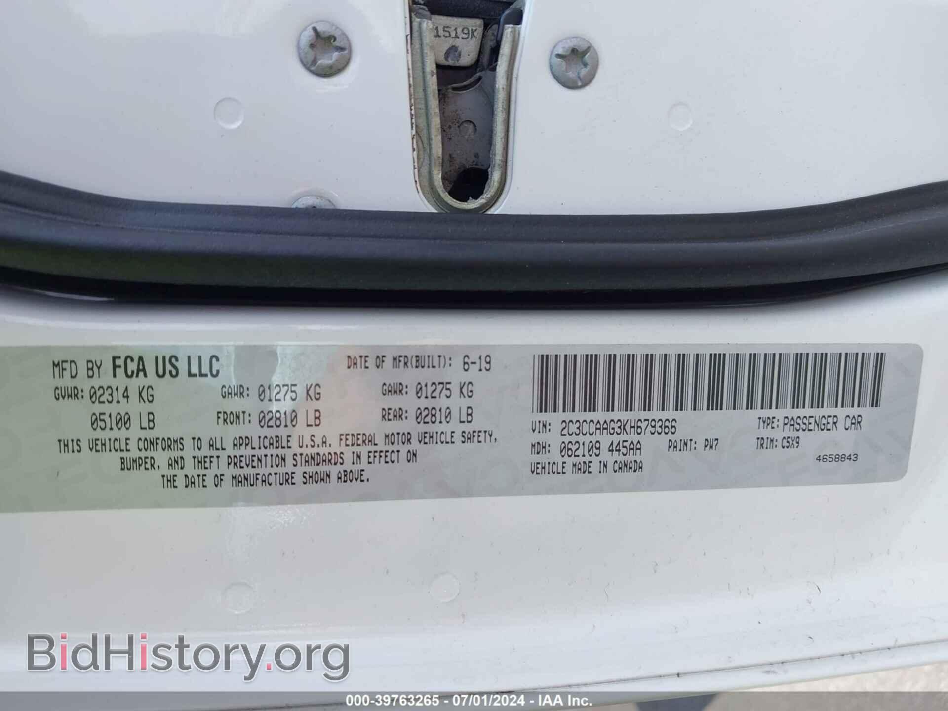 2019 CHRYSLER 300 - VIN: 2C3CCAAG3KH679366 - Фото 9