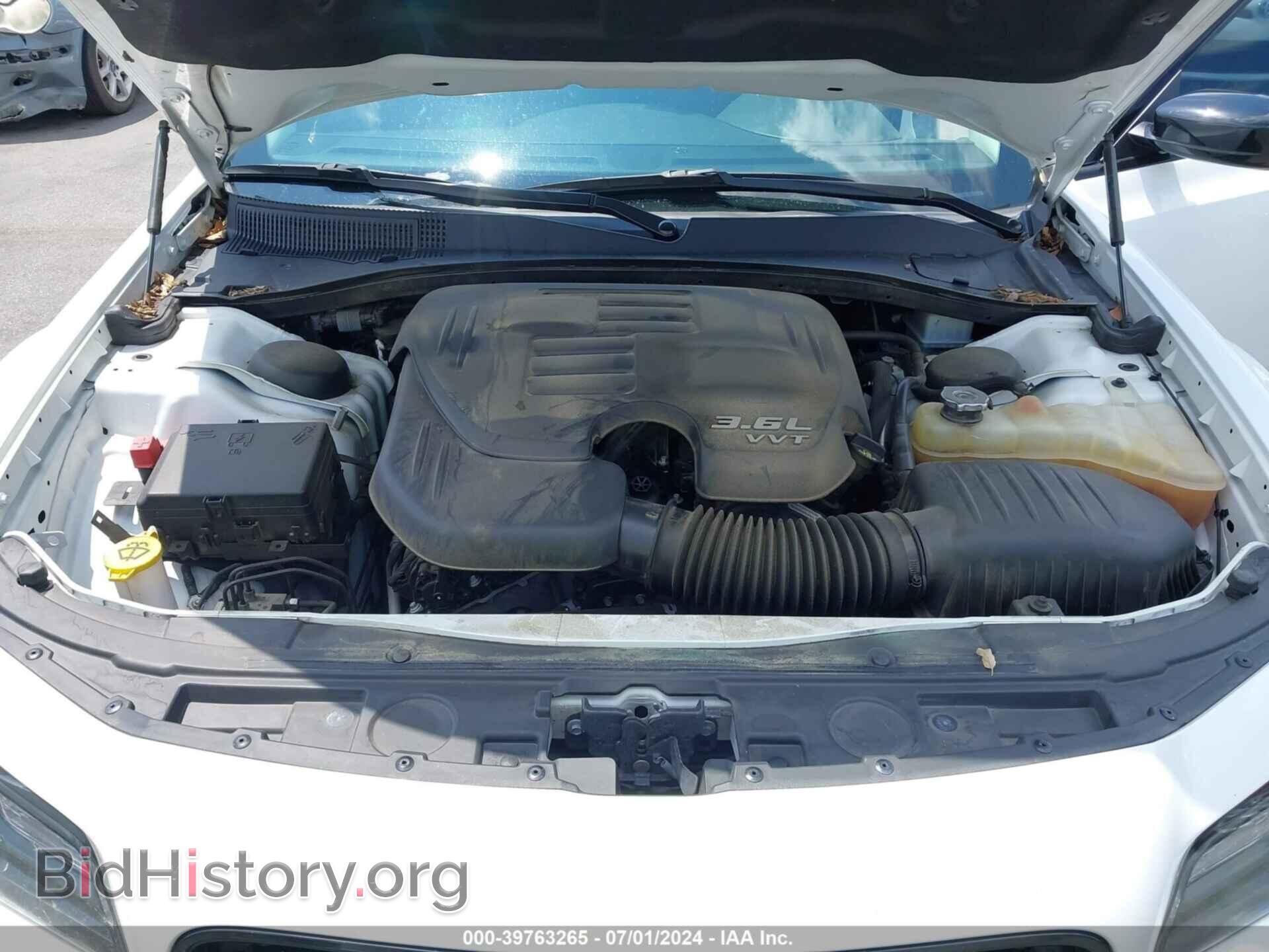 2019 CHRYSLER 300 - VIN: 2C3CCAAG3KH679366 - Фото 10