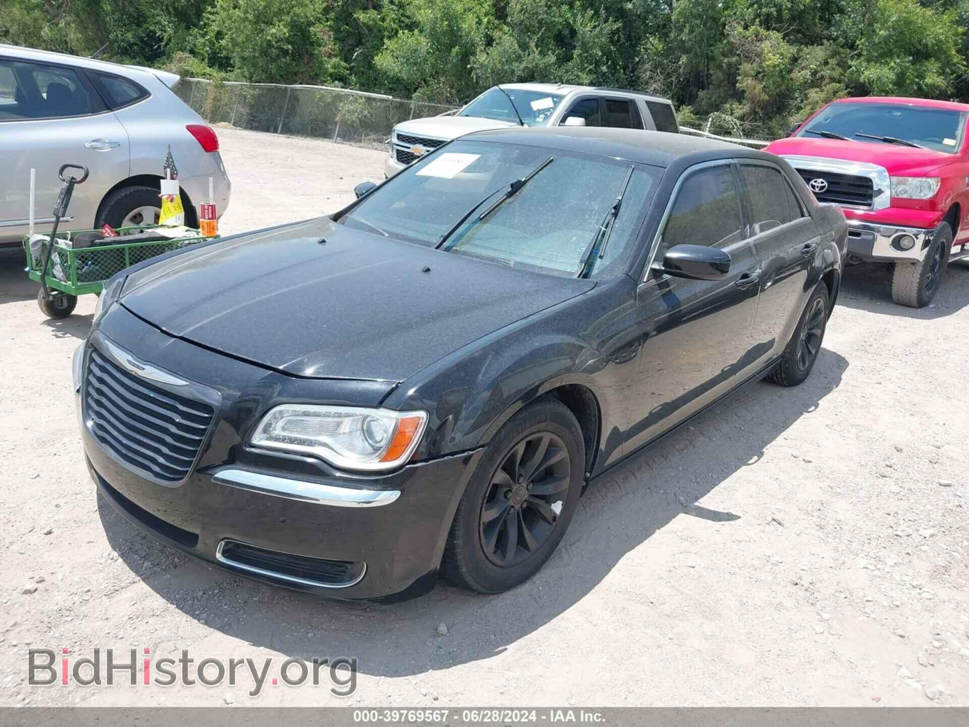 2013 CHRYSLER 300 - VIN: 2C3CCAAG1DH508330 - Фото 2