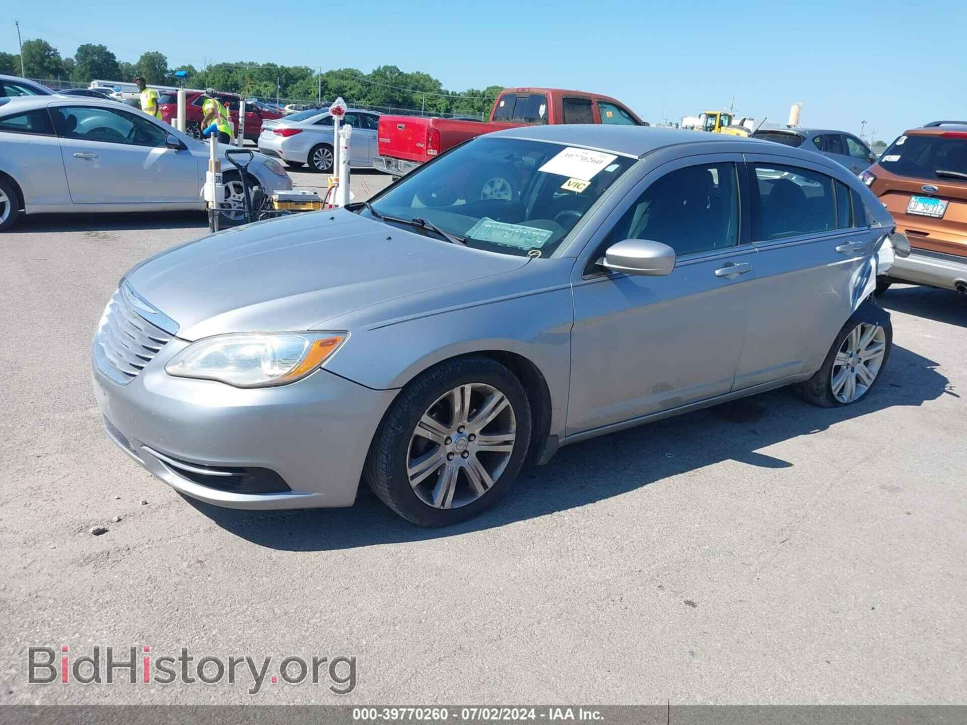2013 CHRYSLER 200 - VIN: 1C3CCBAB4DN764320 - Фото 2