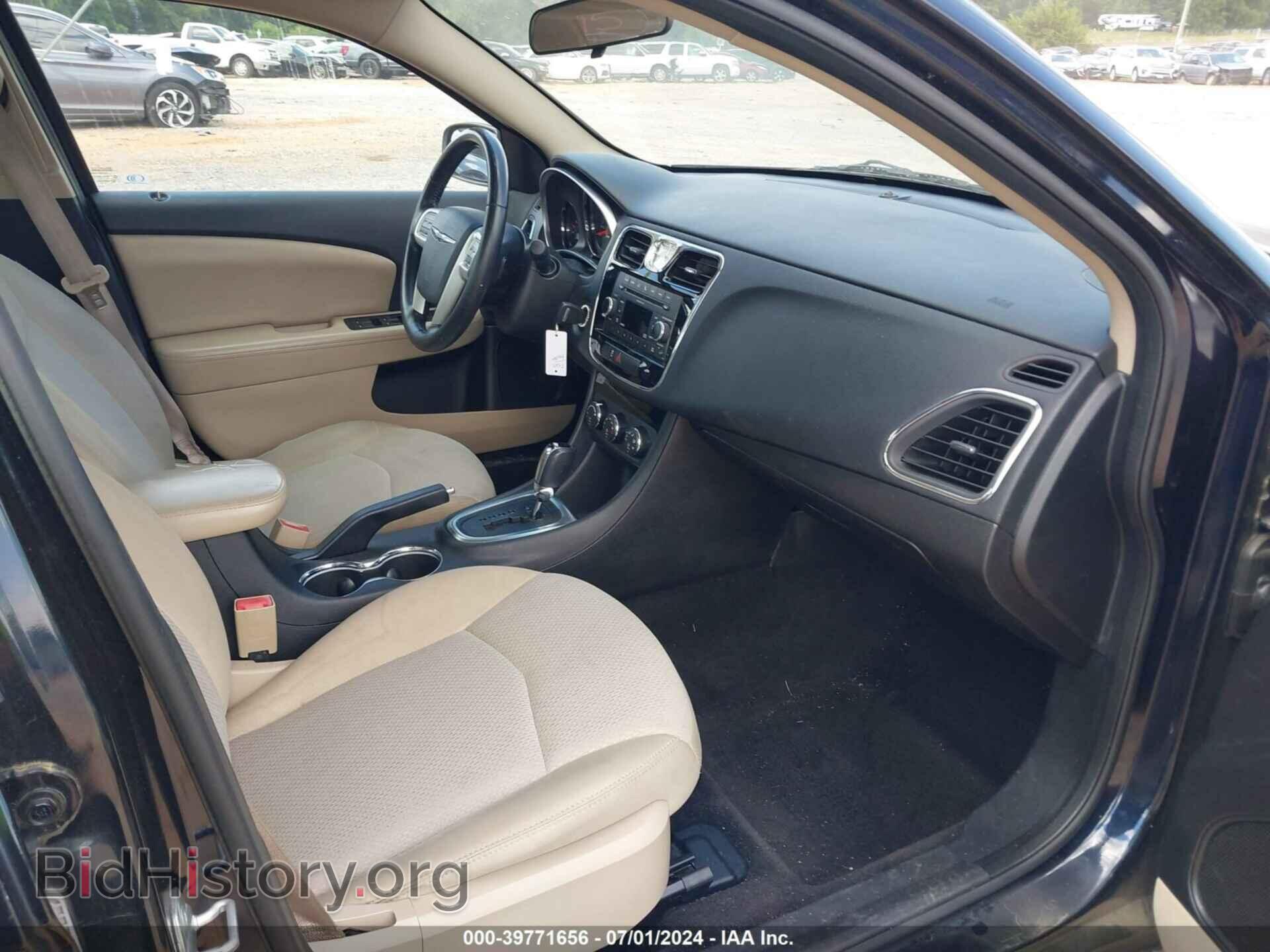 2011 CHRYSLER 200 - VIN: 1C3BC1FG3BN512050 - Фото 5
