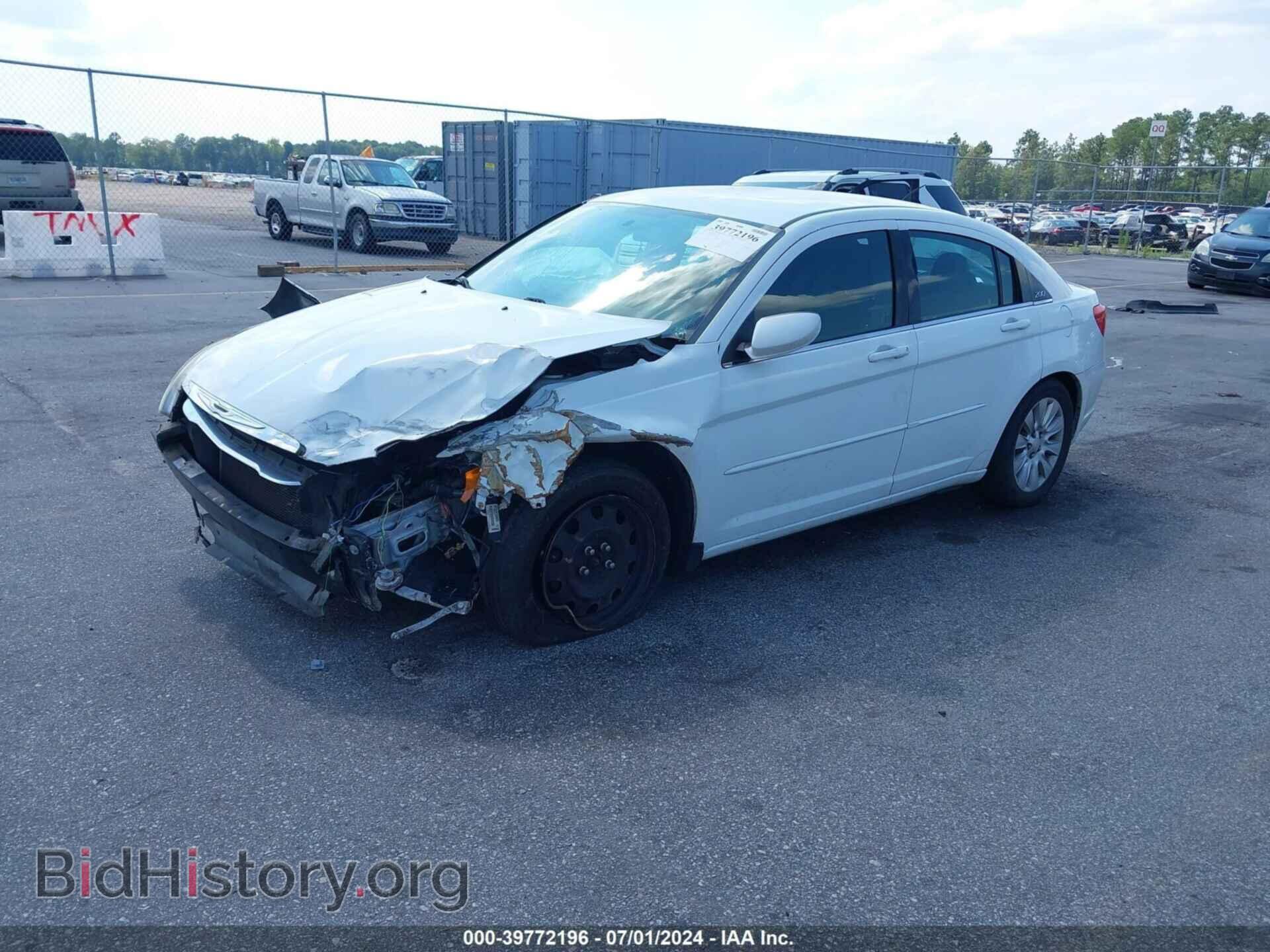 2012 CHRYSLER 200 - VIN: 1C3CCBABXCN208365 - Фото 2