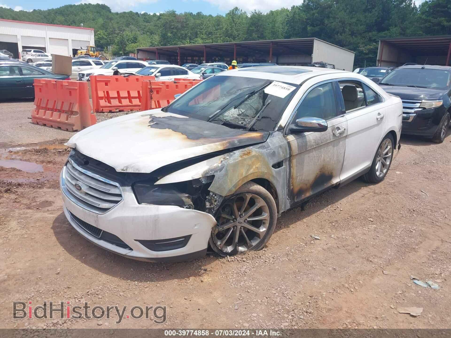 2013 FORD TAURUS - VIN: 1FAHP2F88DG207472 - Фото 2