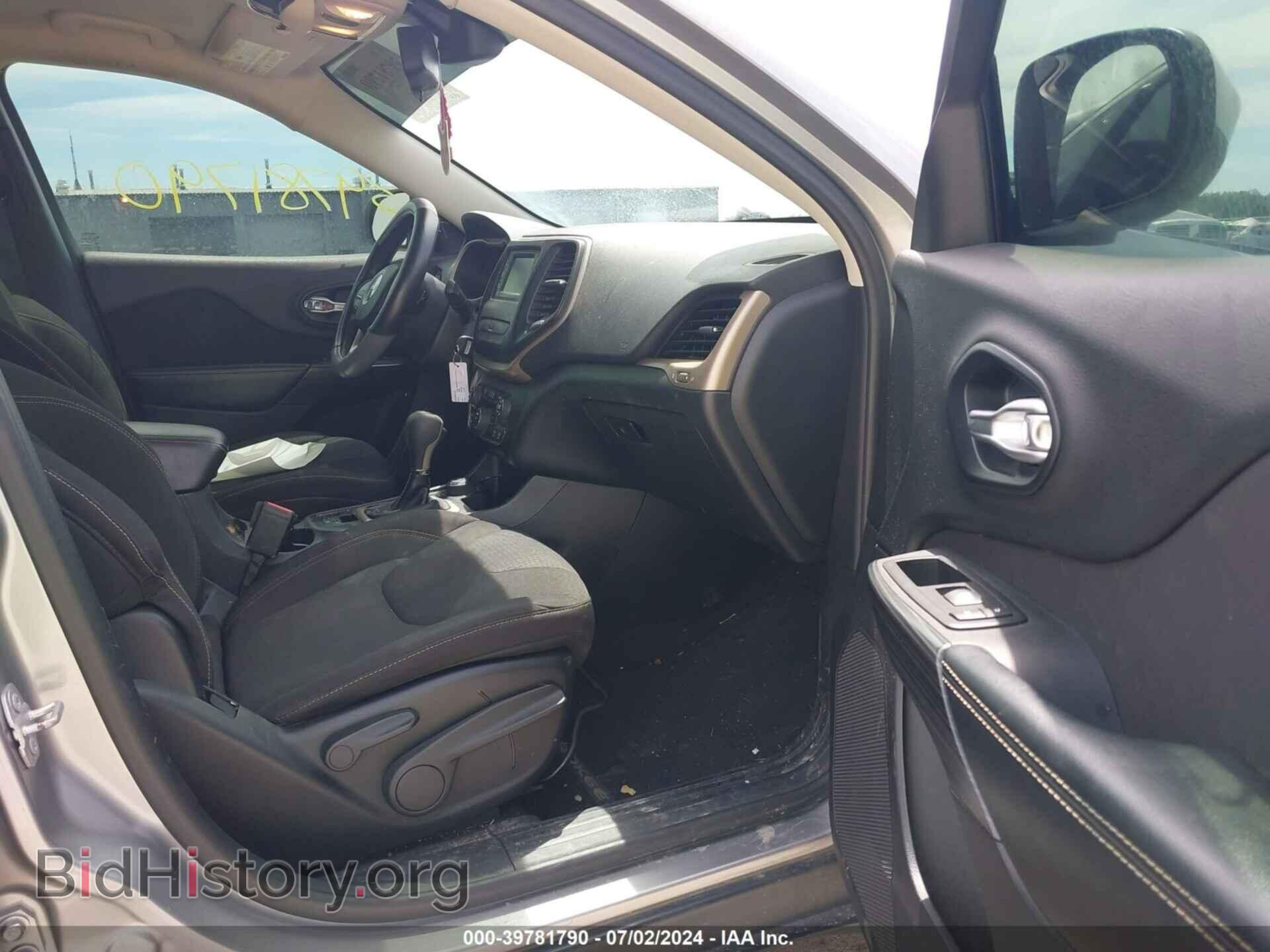 2016 JEEP CHEROKEE - VIN: 1C4PJMCSXGW286575 - Фото 5
