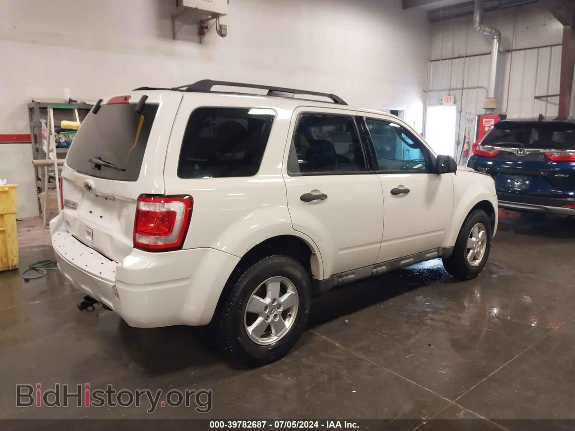2011 FORD ESCAPE - VIN: 1FMCU0C74BKA09345 - Фото 4