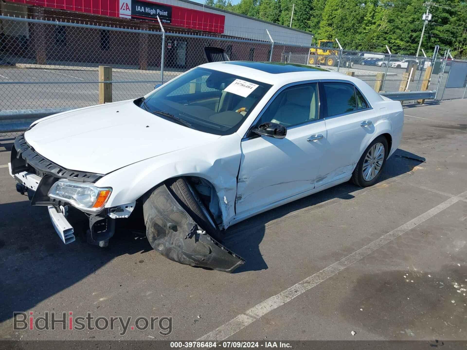 2014 CHRYSLER 300C - VIN: 2C3CCAKT3EH157739 - Фото 2