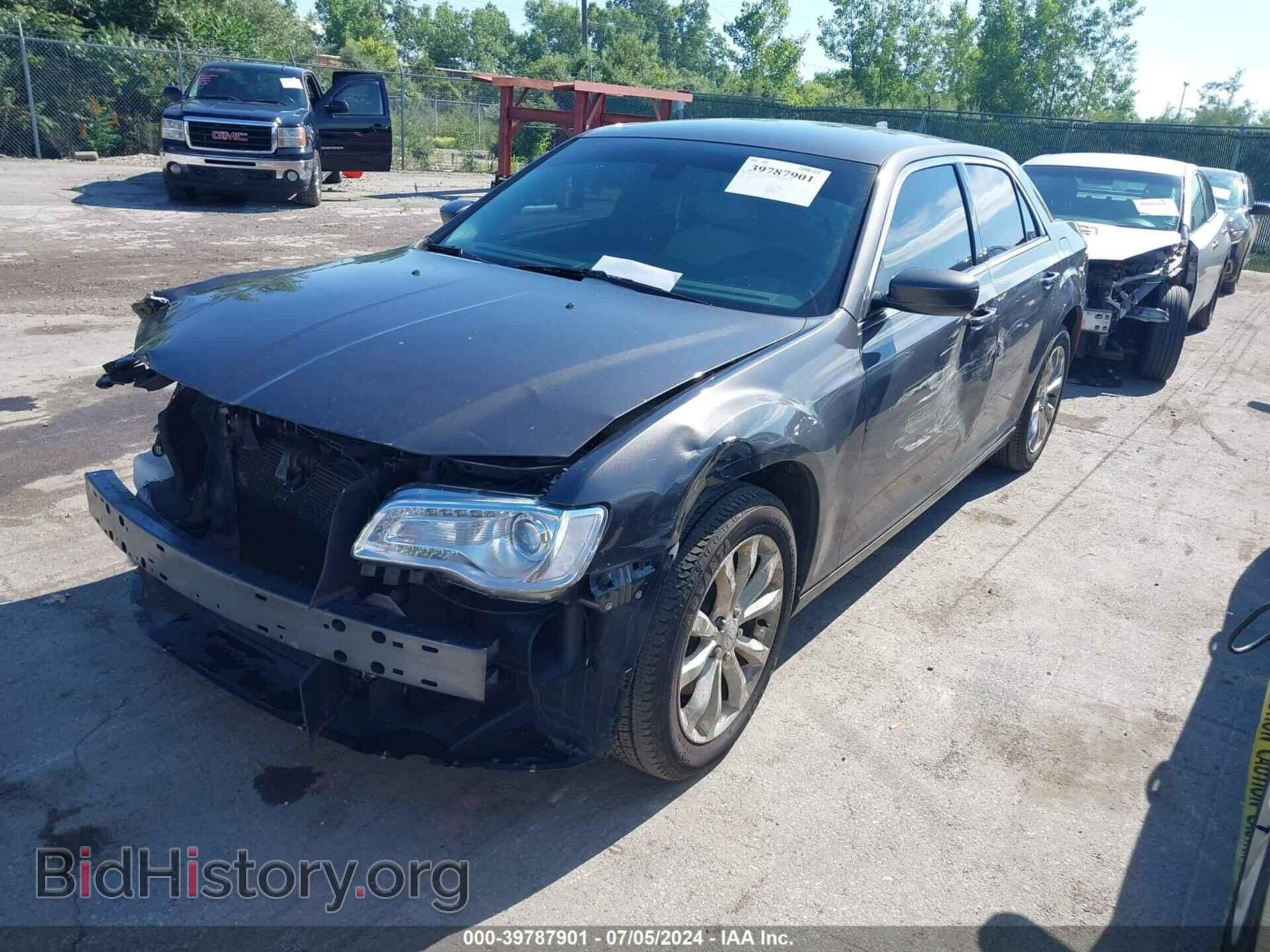 2017 CHRYSLER 300 - VIN: 2C3CCARG4HH637382 - Фото 2