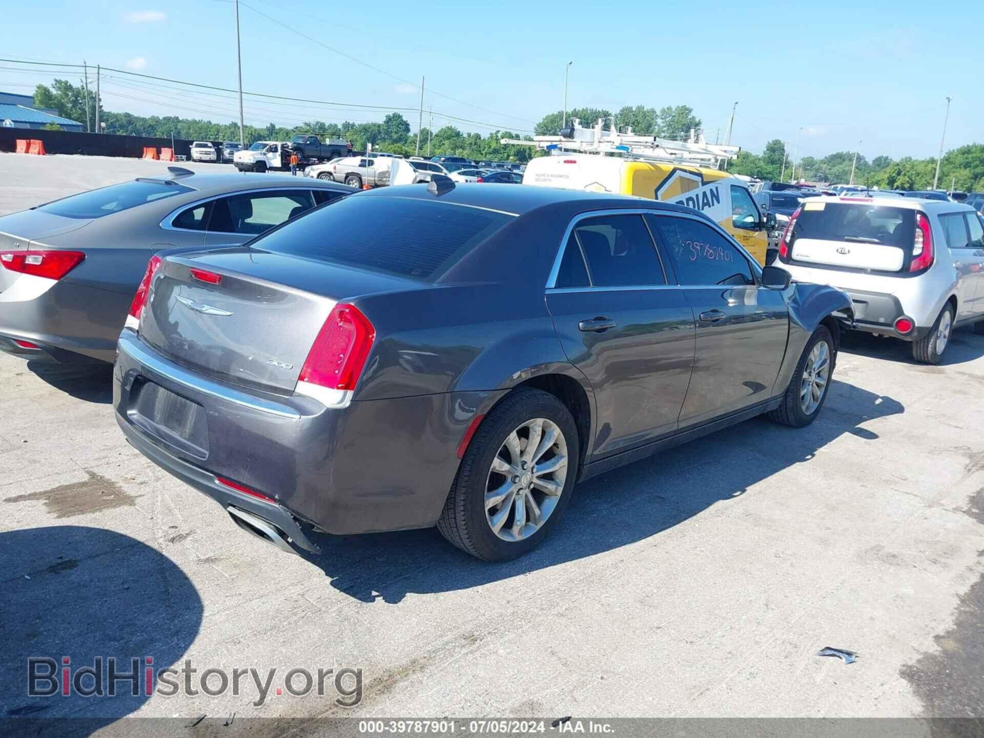 2017 CHRYSLER 300 - VIN: 2C3CCARG4HH637382 - Фото 4