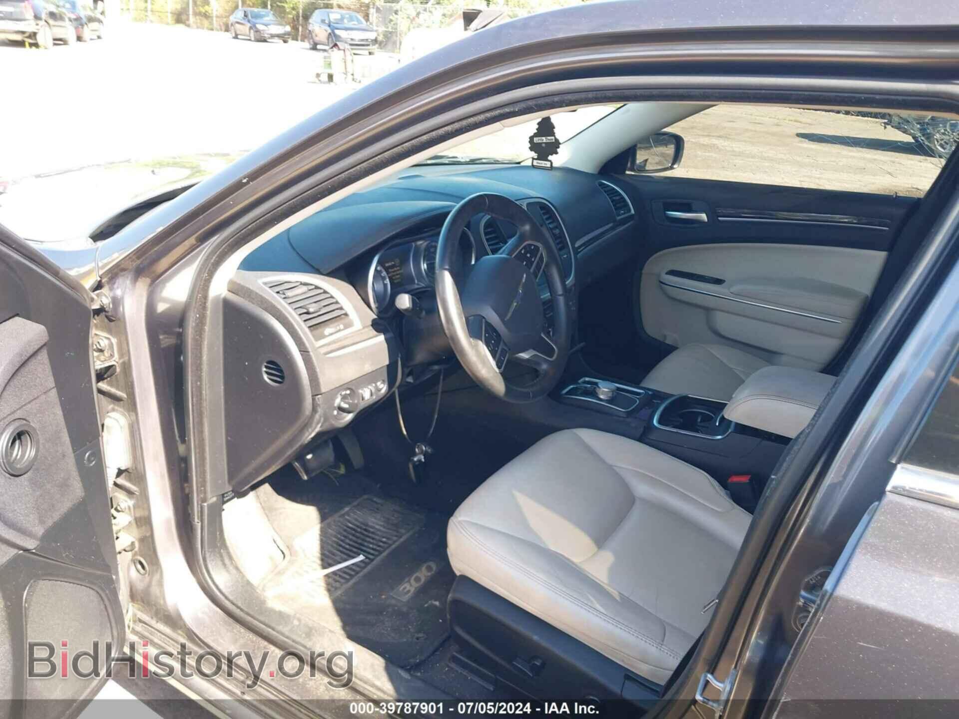 2017 CHRYSLER 300 - VIN: 2C3CCARG4HH637382 - Фото 5