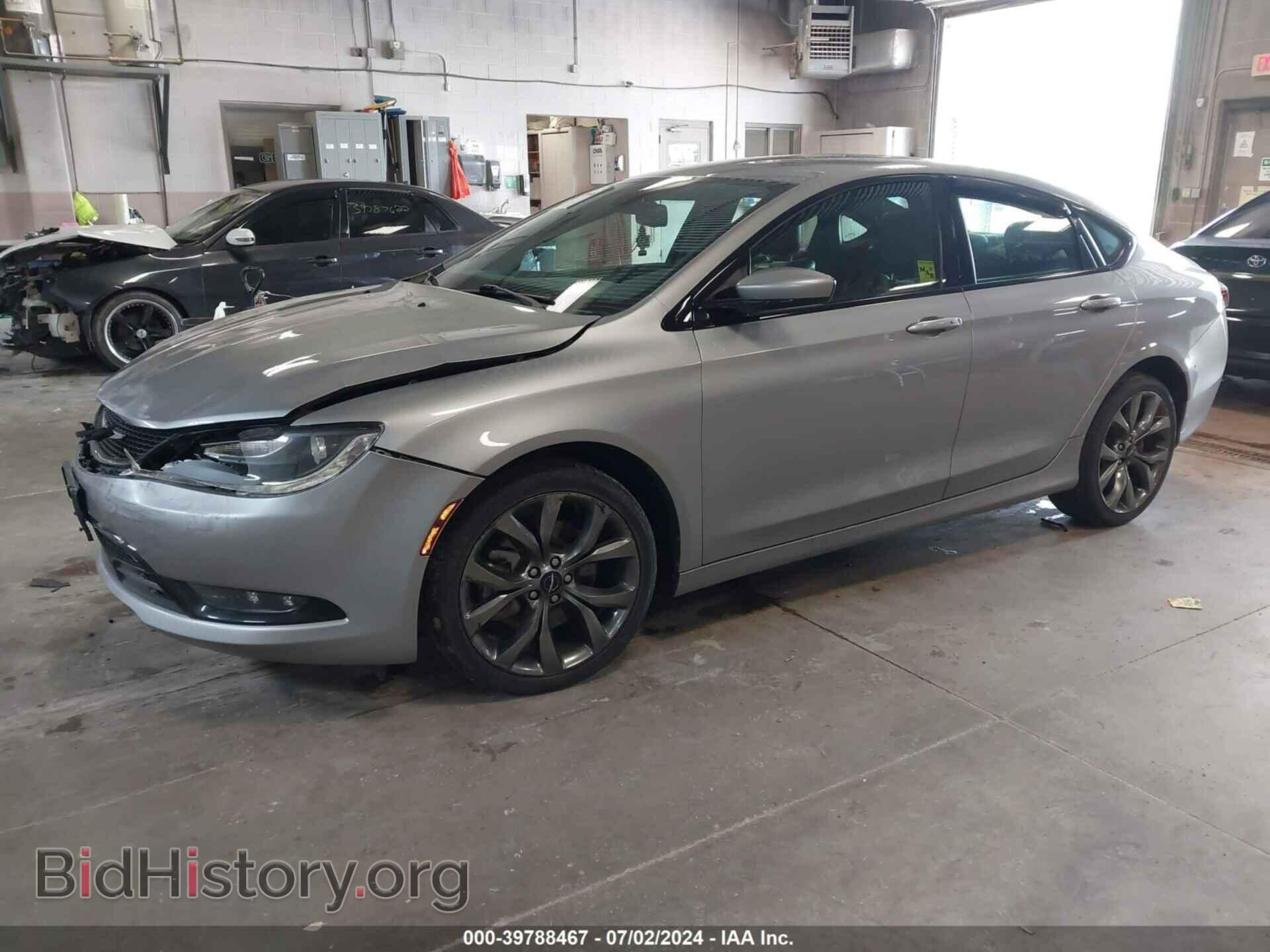 2015 CHRYSLER 200 - VIN: 1C3CCCDGXFN620383 - Фото 2