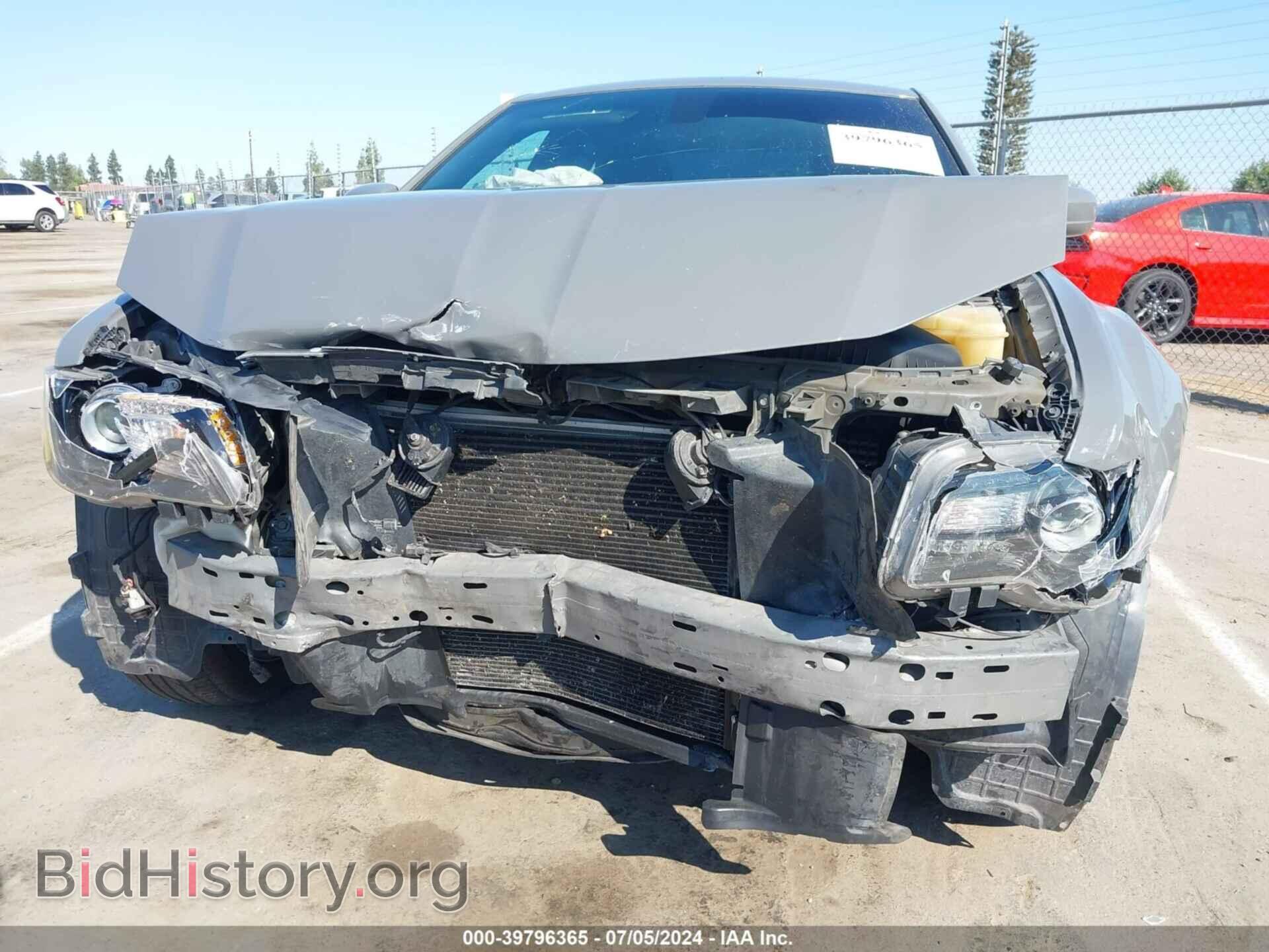 2019 CHRYSLER 300 - VIN: 2C3CCAGG1KH531045 - Фото 6