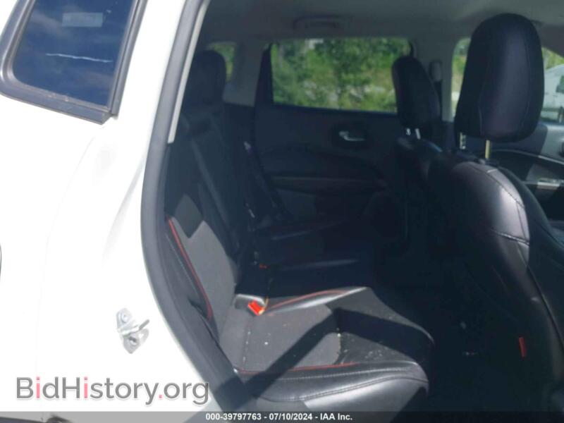 2020 Jeep COMPASS (VIN 3C4NJDDB7LT202976) — photo 8 of 15