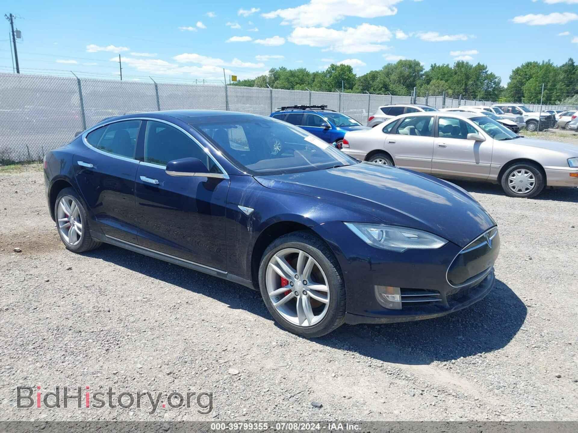 Фотография 5YJSA1H4XFF084910 - TESLA MODEL S 2015