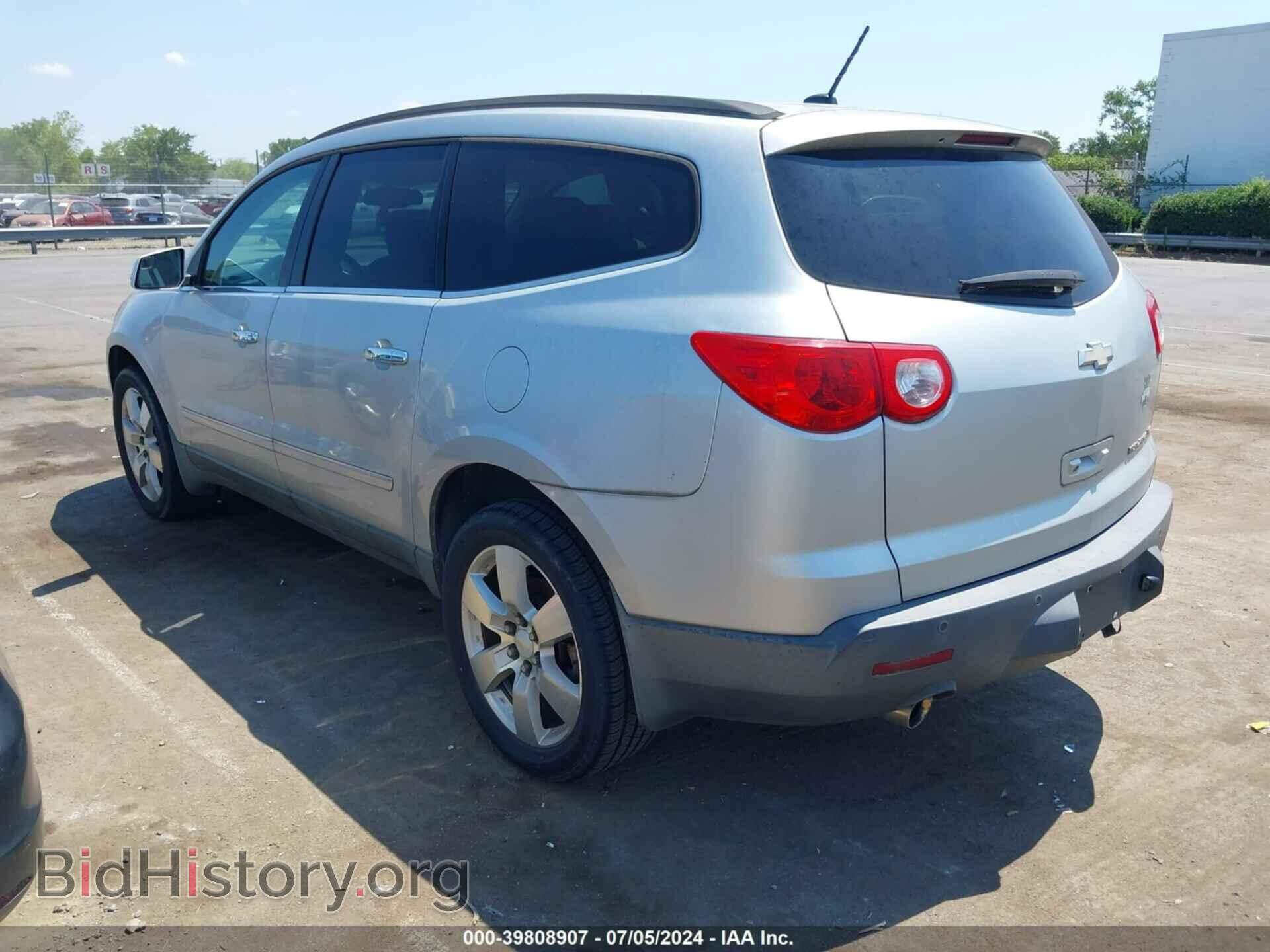 2011 CHEVROLET TRAVERSE - VIN: 1GNKRLED7BJ352024 - Фото 3