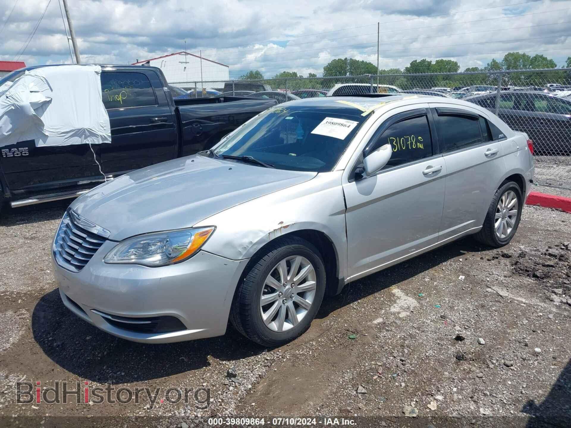 2011 CHRYSLER 200 - VIN: 1C3BC1FB9BN527706 - Фото 2