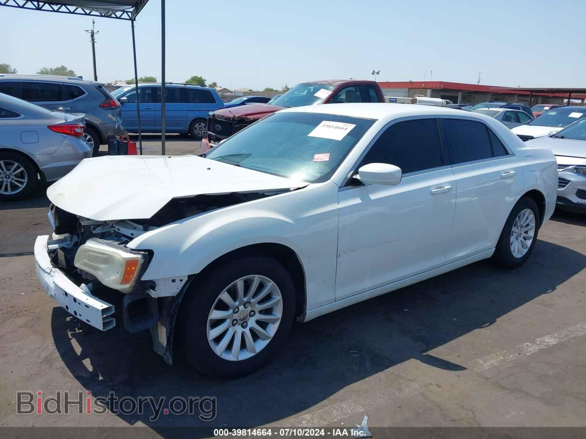 2013 CHRYSLER 300 - VIN: 2C3CCAAG6DH641004 - Фото 2