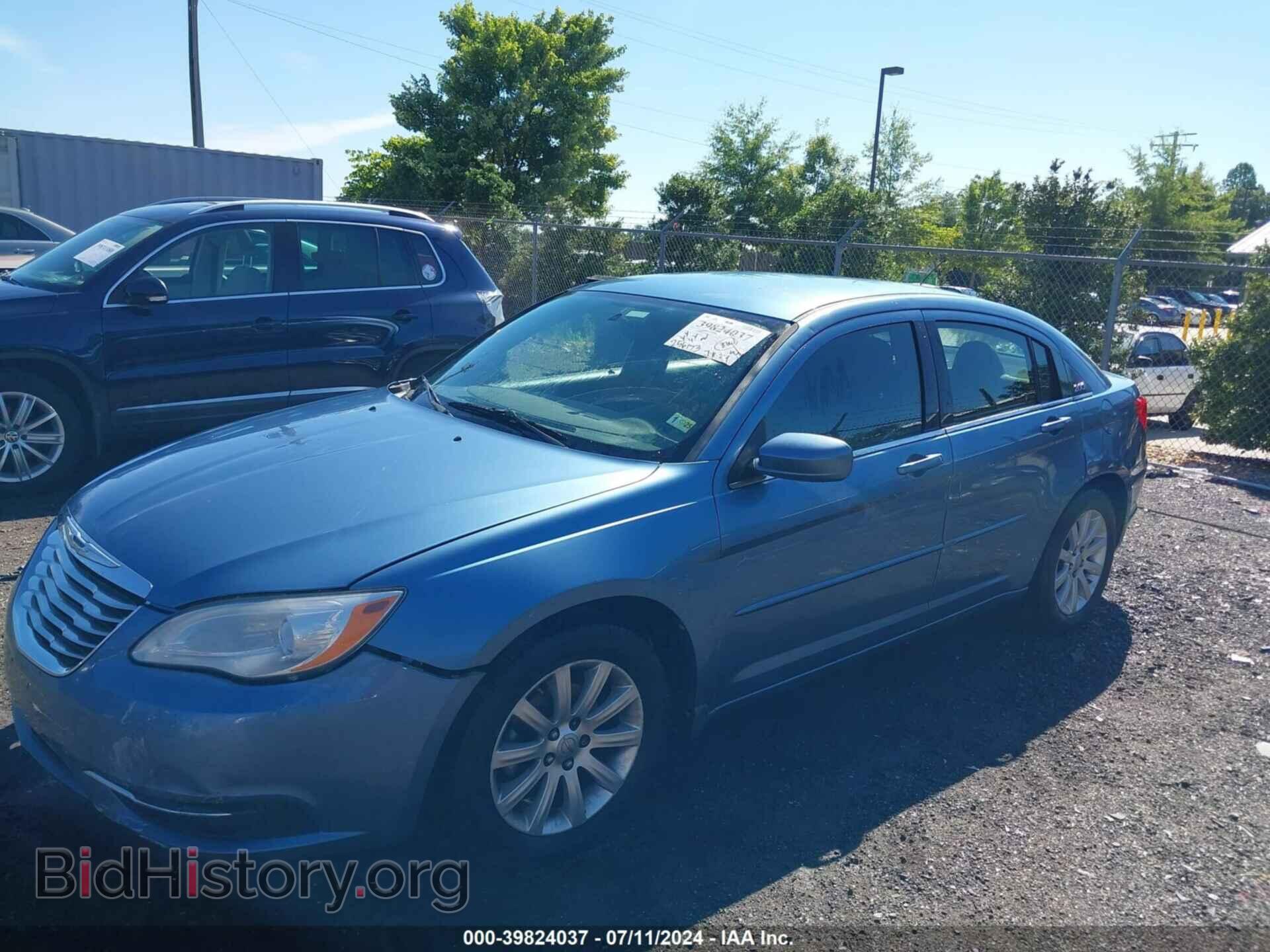 2011 CHRYSLER 200 - VIN: 1C3BC1FG4BN539127 - Фото 2