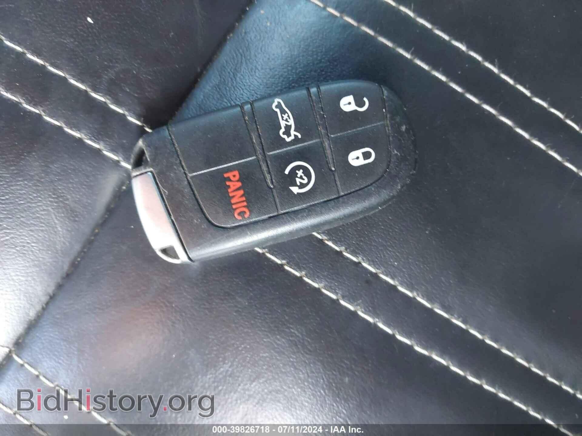 2018 CHRYSLER 300 - VIN: 2C3CCABG6JH295885 - Фото 11