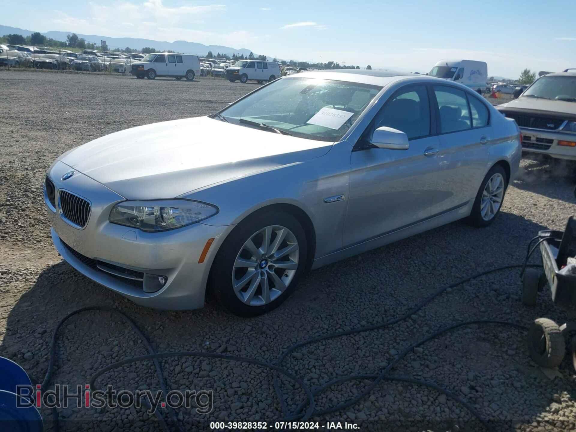 2011 BMW 528I - VIN: WBAFR1C53BC743070 - Фото 2