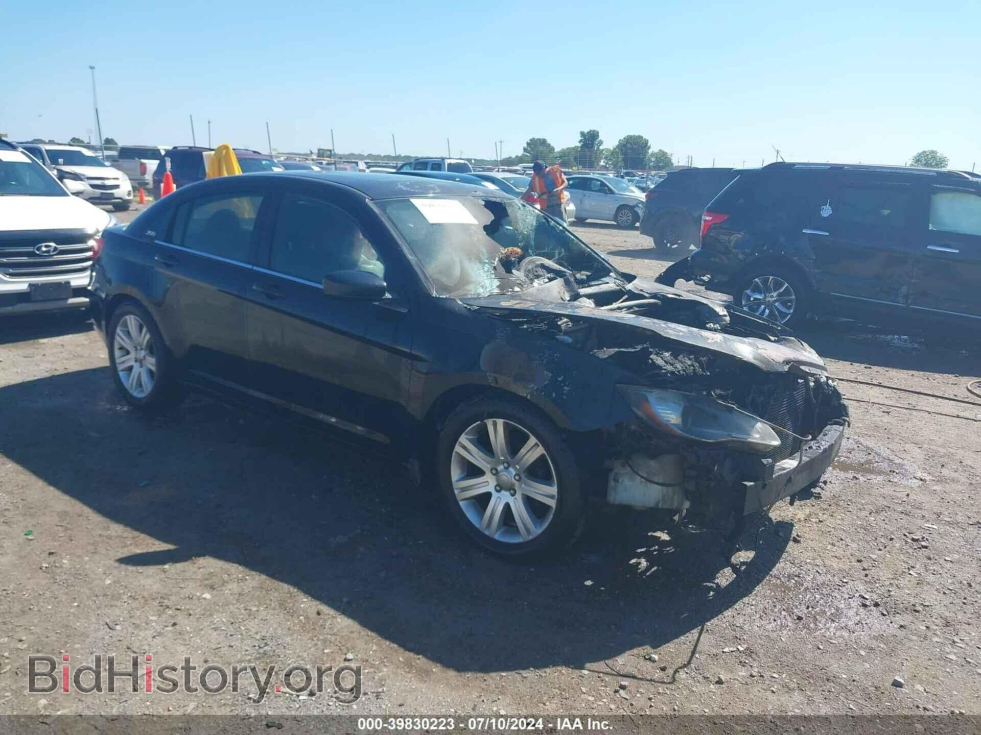 Photo 1C3BC1FB2BN606537 - CHRYSLER 200 2011