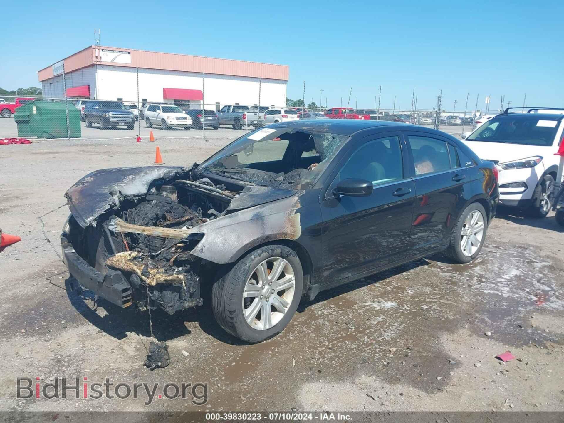 2011 CHRYSLER 200 - VIN: 1C3BC1FB2BN606537 - Photo 2