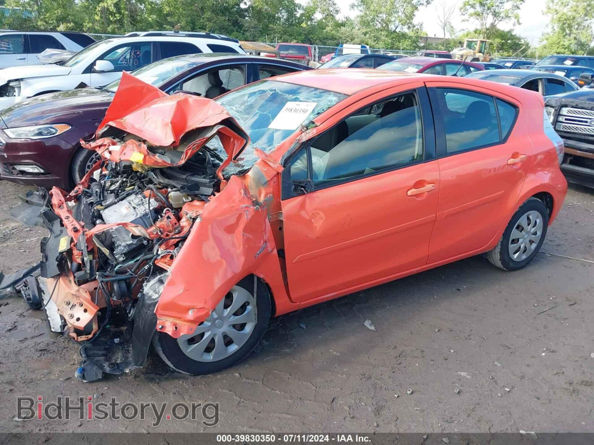 2013 TOYOTA PRIUS C - VIN: JTDKDTB35D1038457 - Фото 2