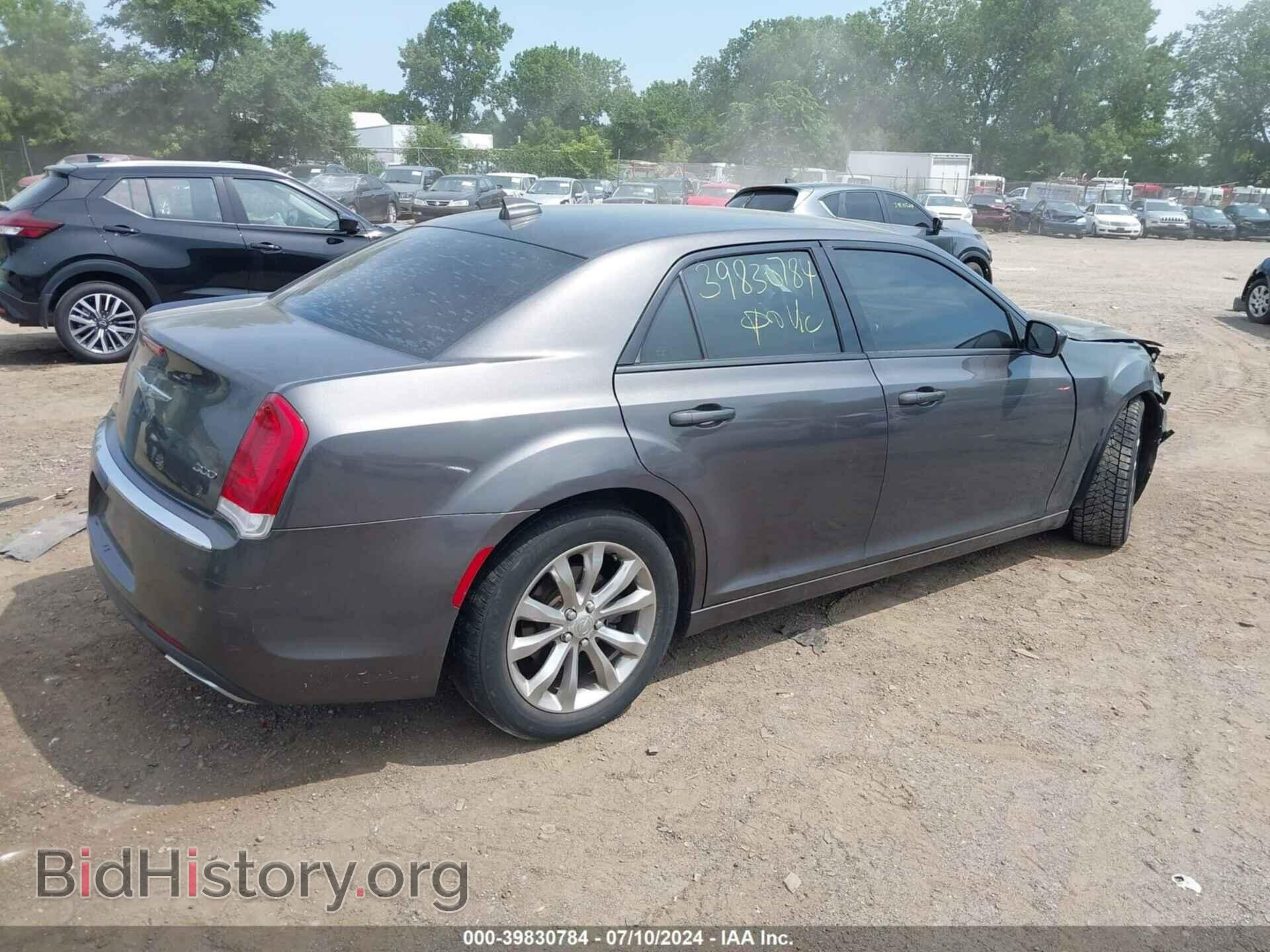 2015 CHRYSLER 300 - VIN: 2C3CCARG0FH923632 - Фото 4