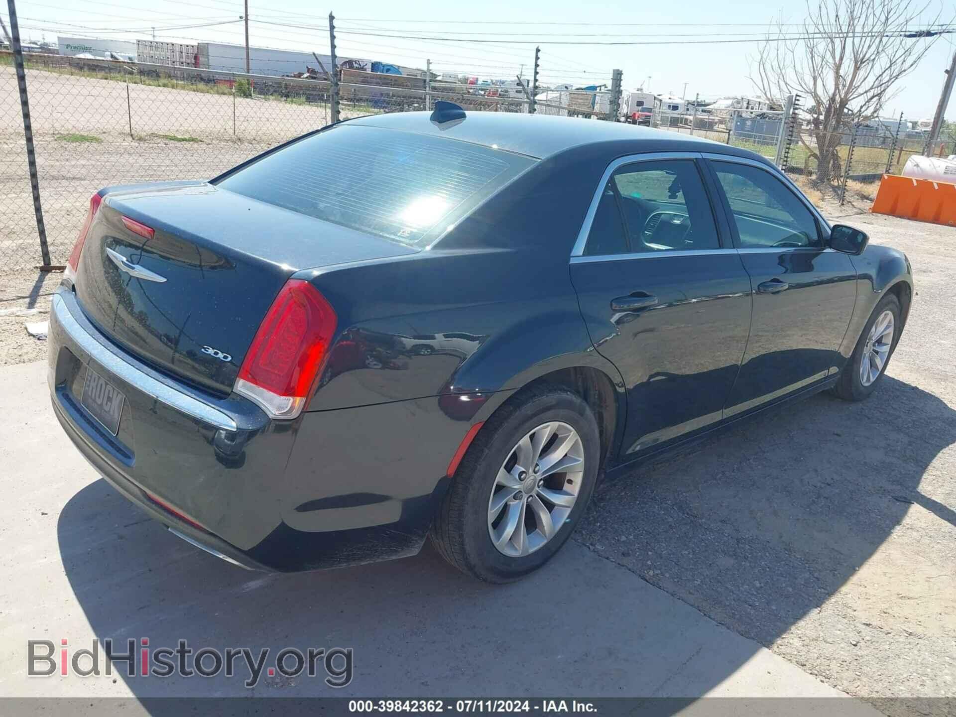2015 CHRYSLER 300 - VIN: 2C3CCAAG2FH766830 - Фото 4