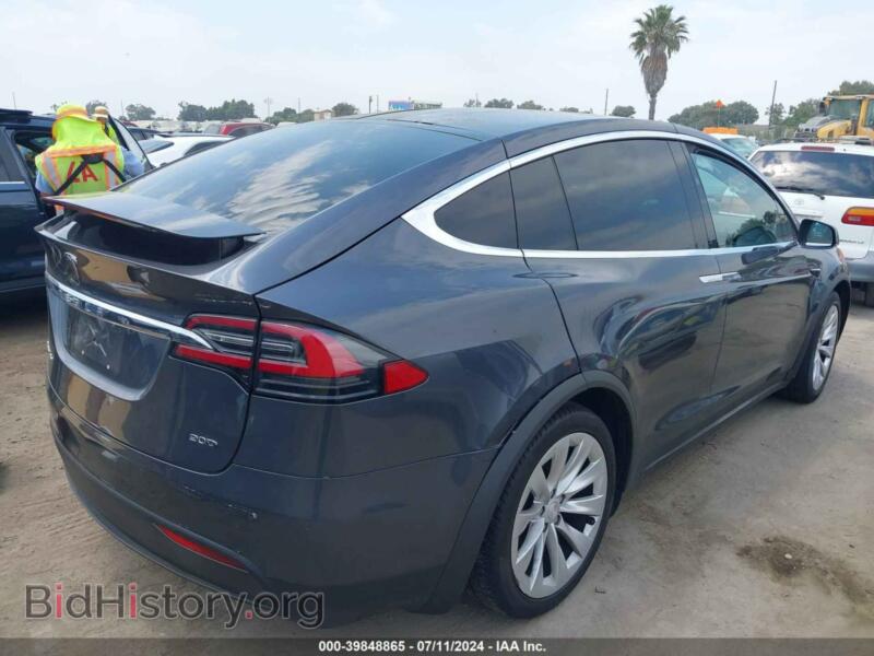 2017 Tesla MODEL X (VIN 5YJXCDE28HF041321) — фото 4 из 17