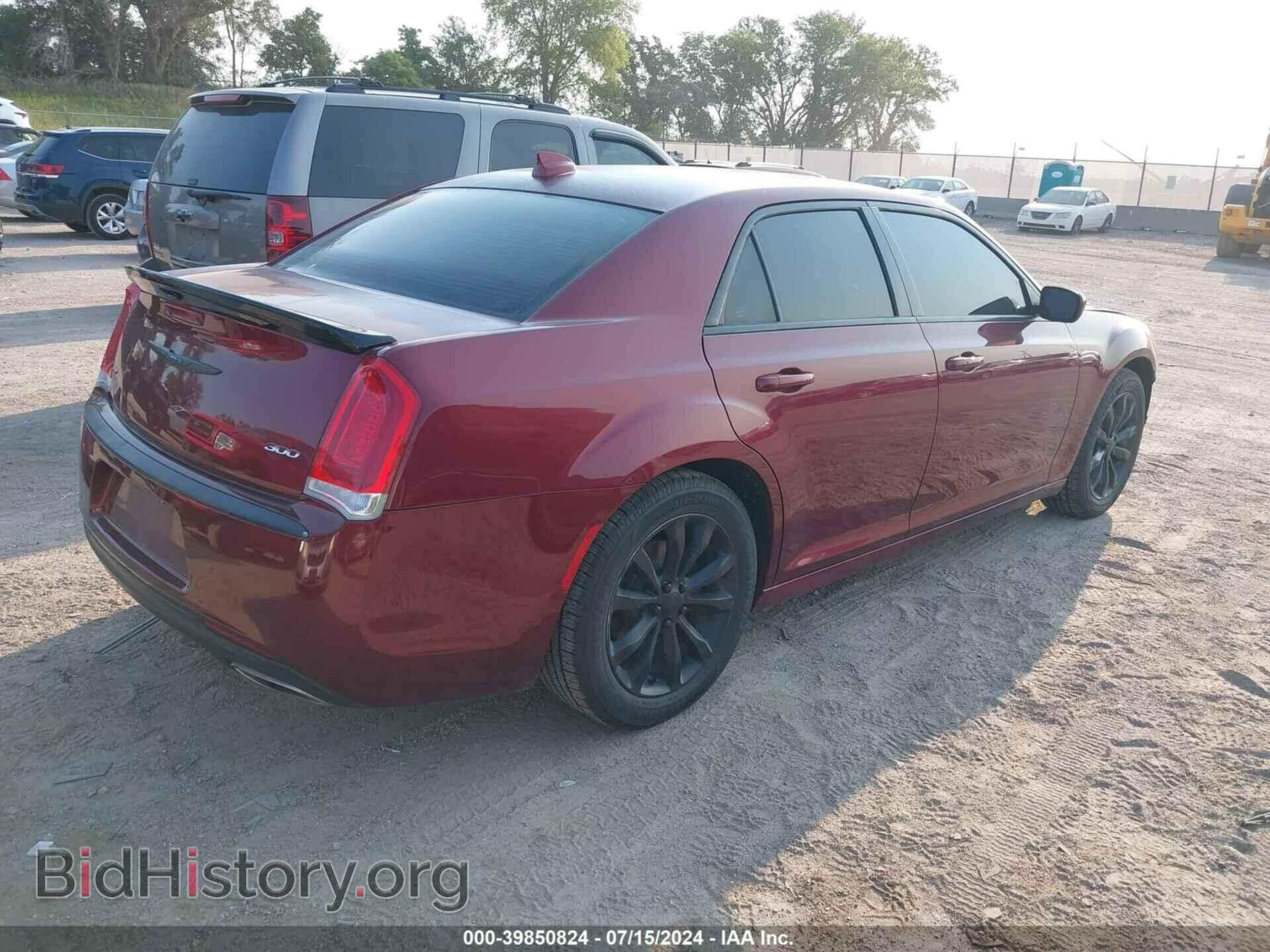 2019 CHRYSLER 300 - VIN: 2C3CCARGXKH602479 - Фото 4