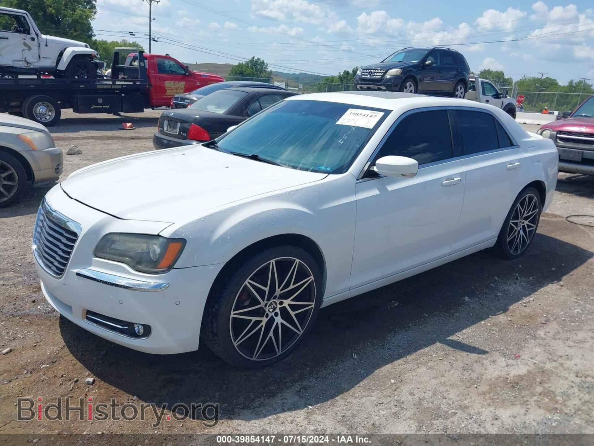 2013 CHRYSLER 300 - VIN: 2C3CCAGT6DH558144 - Фото 2
