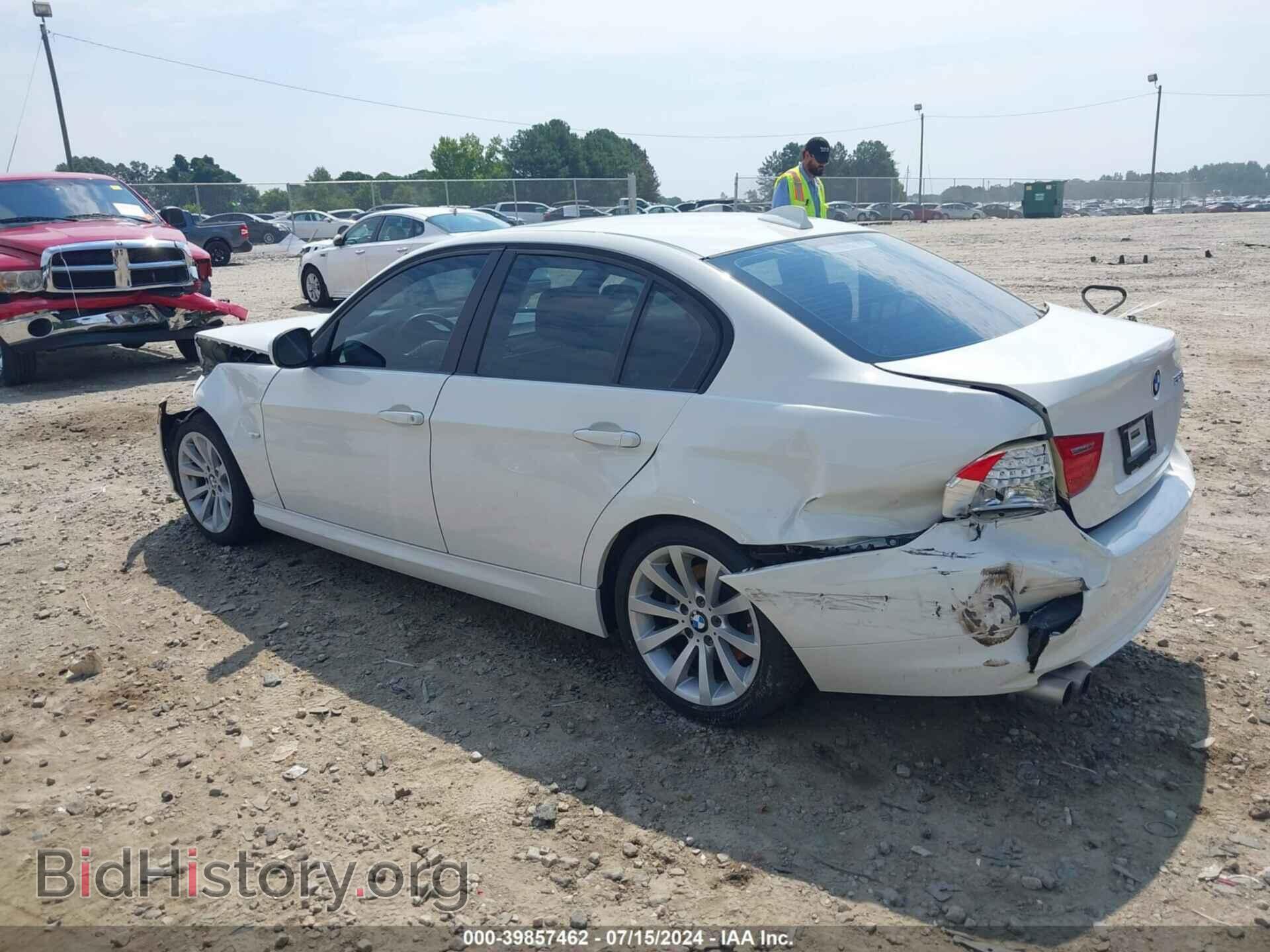 2009 BMW 328I - VIN: WBAPH775X9NL83833 - Фото 3
