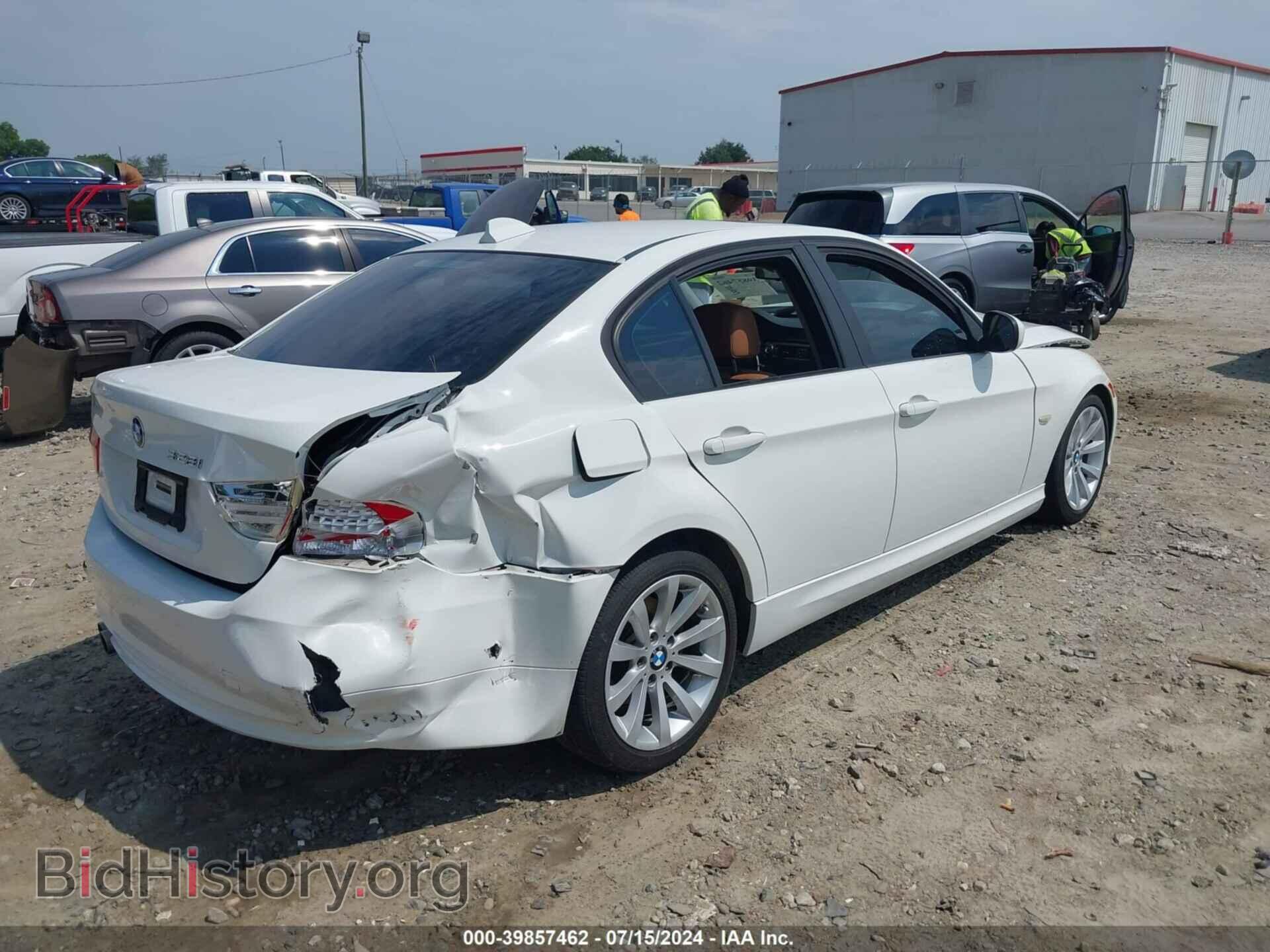 2009 BMW 328I - VIN: WBAPH775X9NL83833 - Фото 4