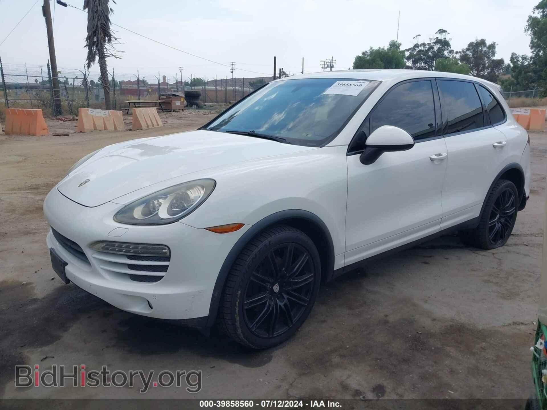 2011 PORSCHE CAYENNE - VIN: WP1AA2A21BLA04877 - Photo 2