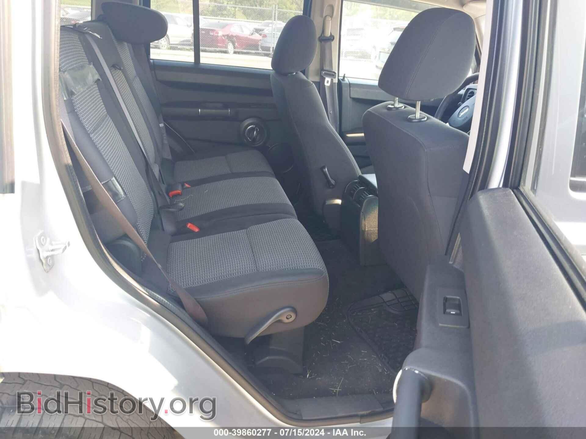 2010 JEEP COMMANDER - VIN: 1J4RG4GK5AC102406 - Фото 8