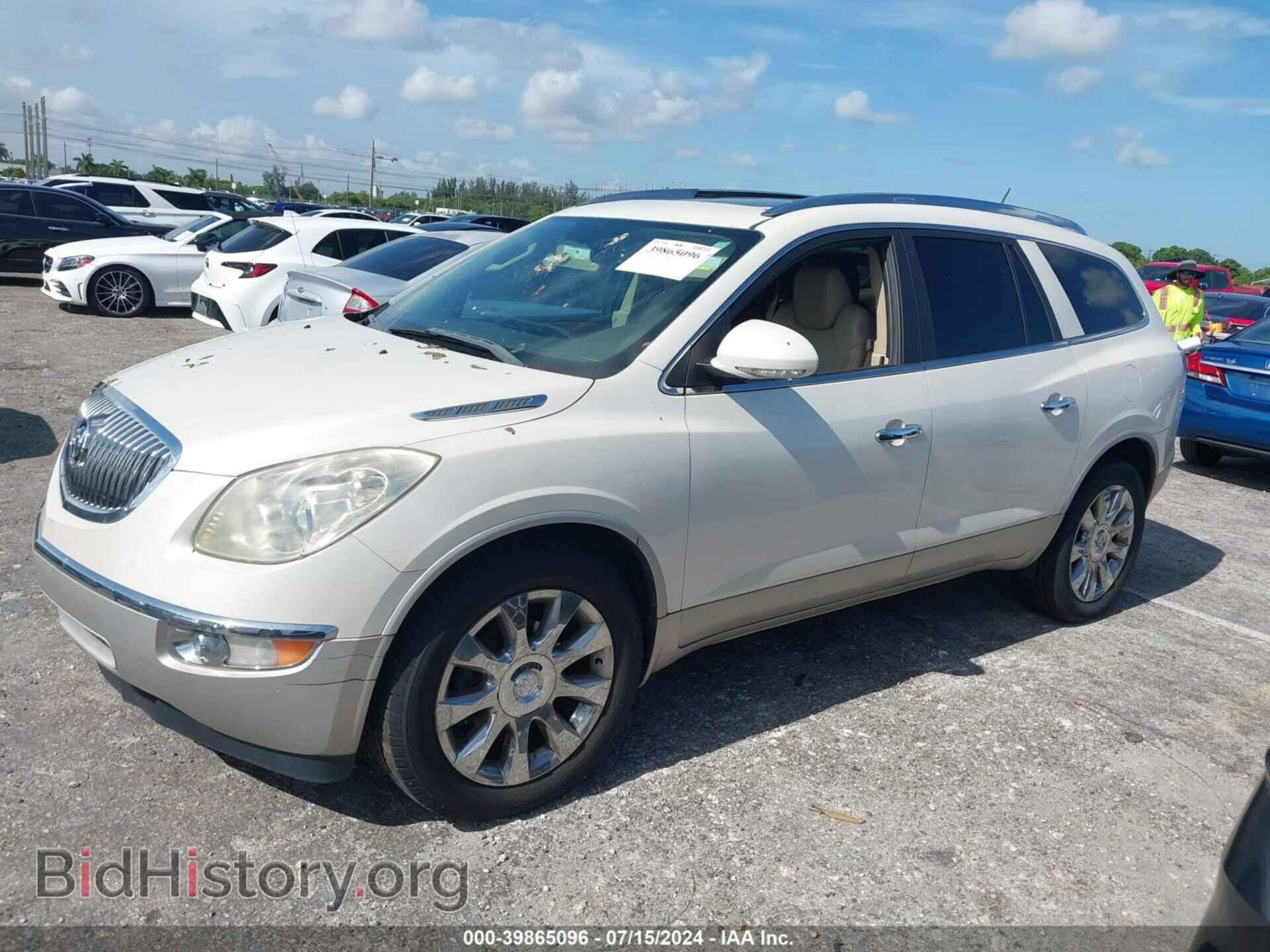 2011 BUICK ENCLAVE - VIN: 5GAKRCEDXBJ384671 - Фото 2